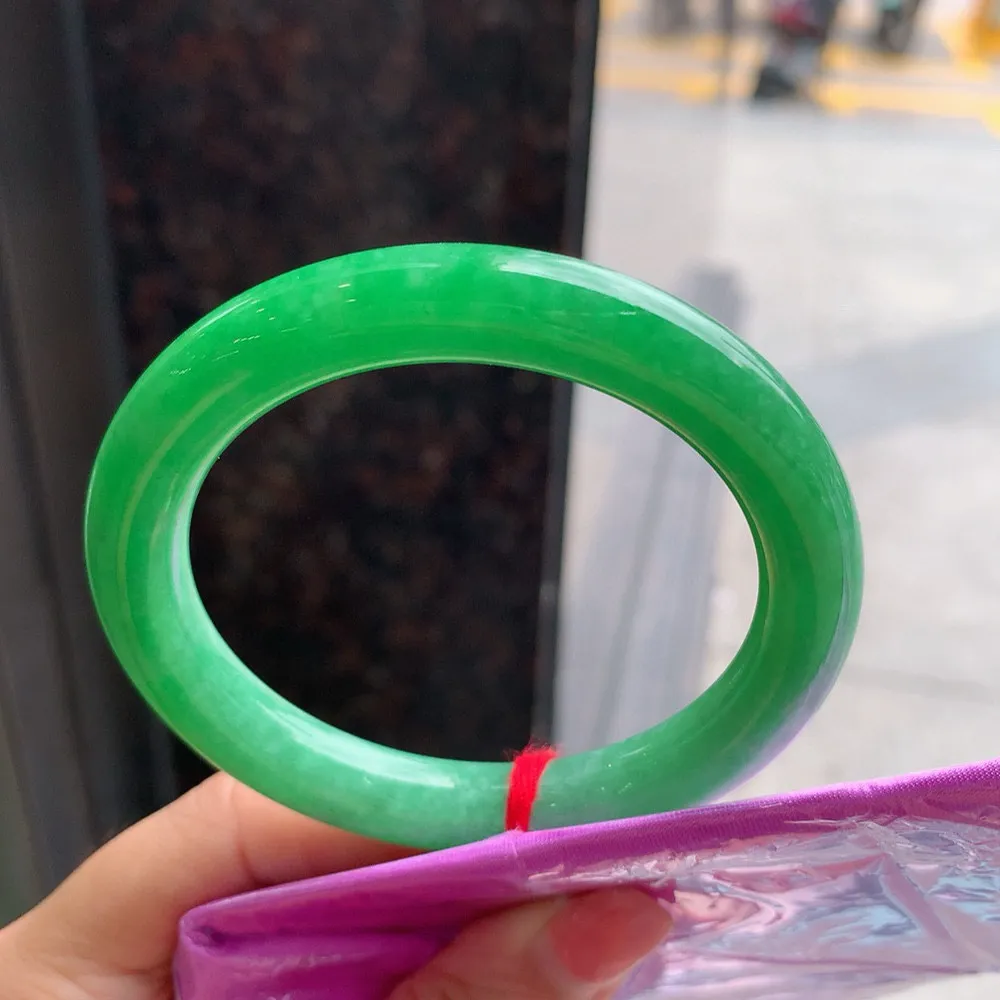 圆条满色阳绿 无瑕 尺寸:55.6/9.5 满绿🥰🥰