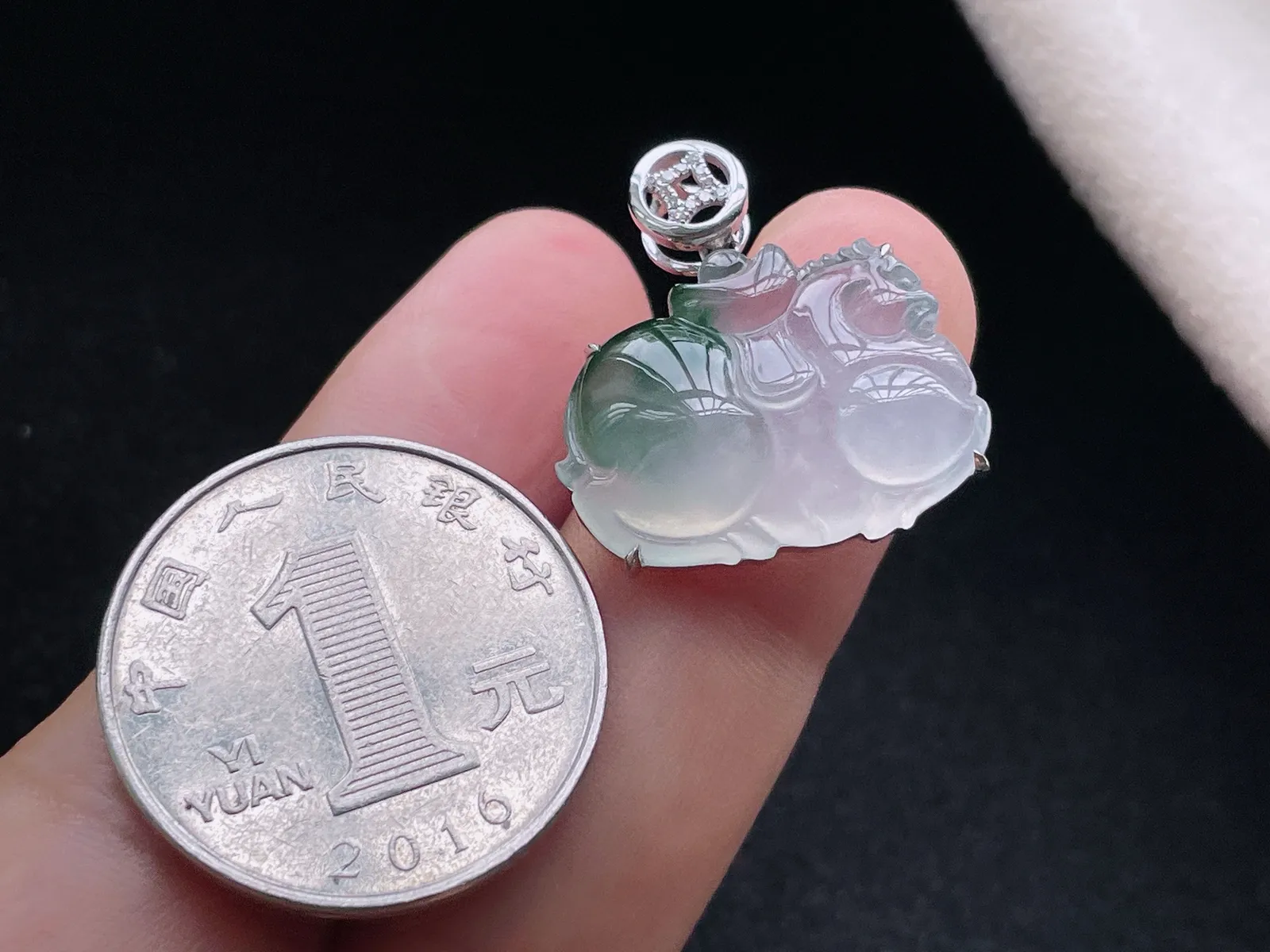 18K 冰种飘花·马上有钱

裸16.1-22.3-4.2