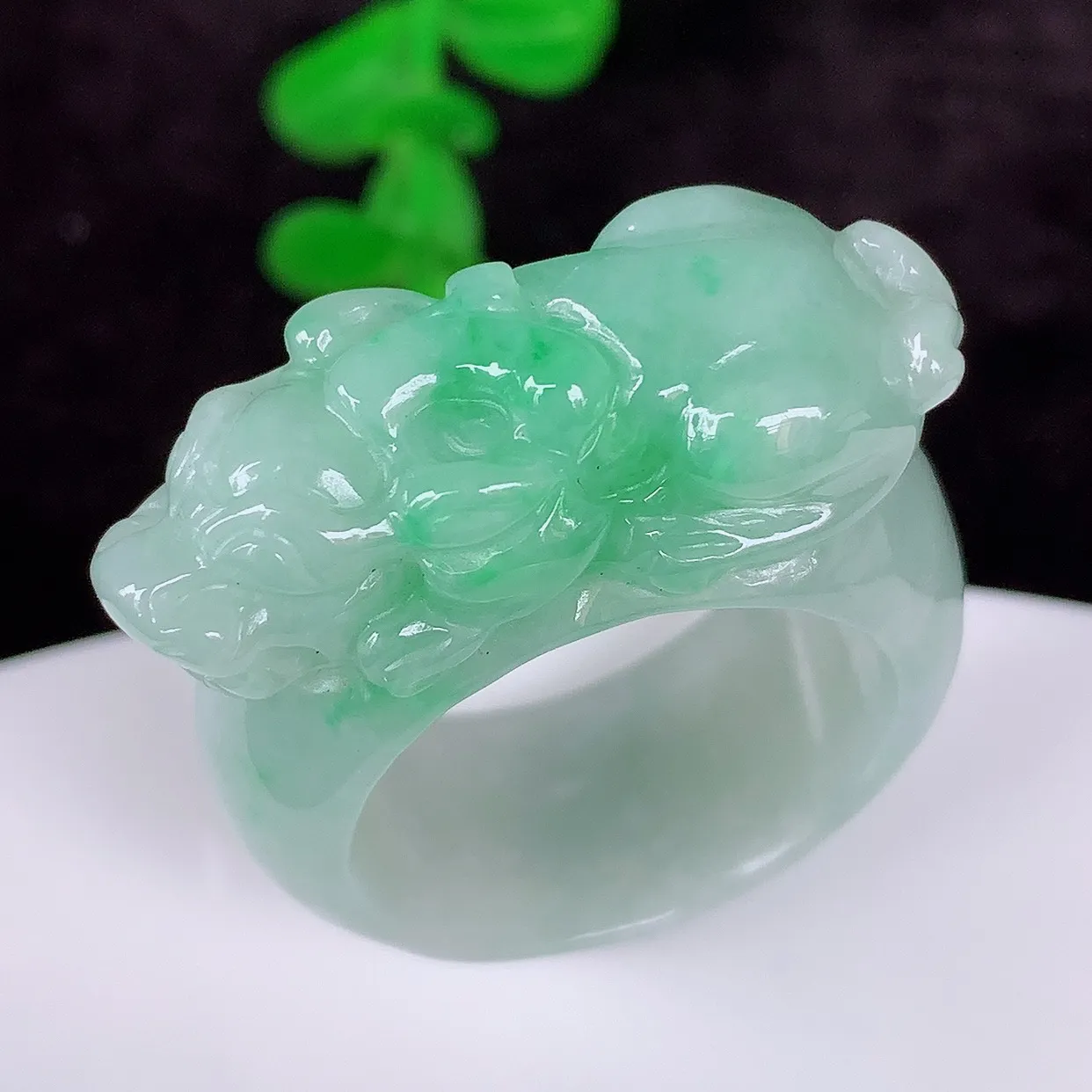 自然光实拍，冰润冰糯种飘绿翡翠招财貔貅20.5mm内径翡翠扳指，冰润指环，玉扳指，财源滚滚，玉质细腻起胶，22圈口，种水好！#1.17