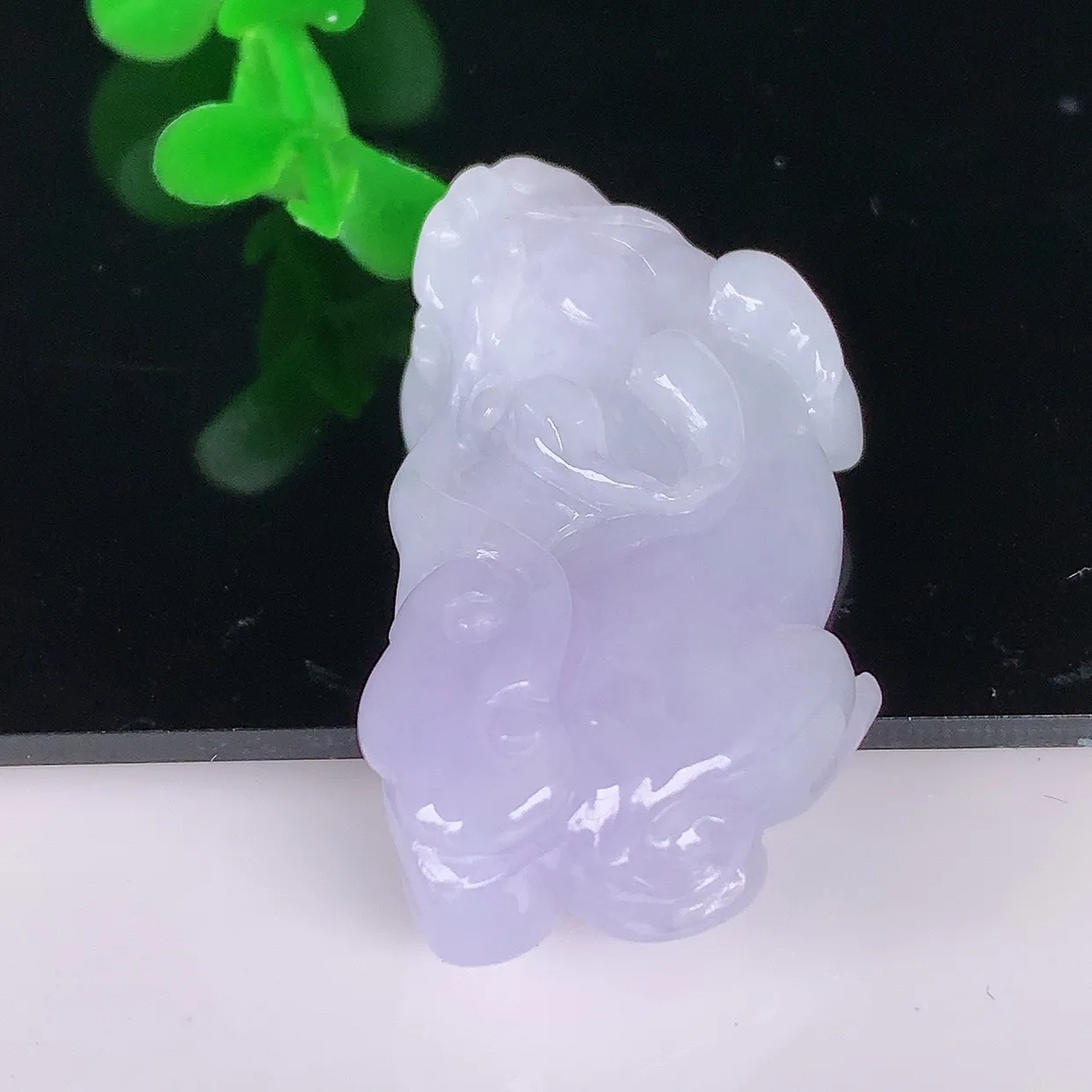 自然光实拍，冰润冰糯种紫罗兰翡翠招财貔貅吊坠，民间有“一摸貔貅运程旺盛，再摸貔貅财运滚滚，三摸貔貅平步青云 ”的美好祝愿。#46.17