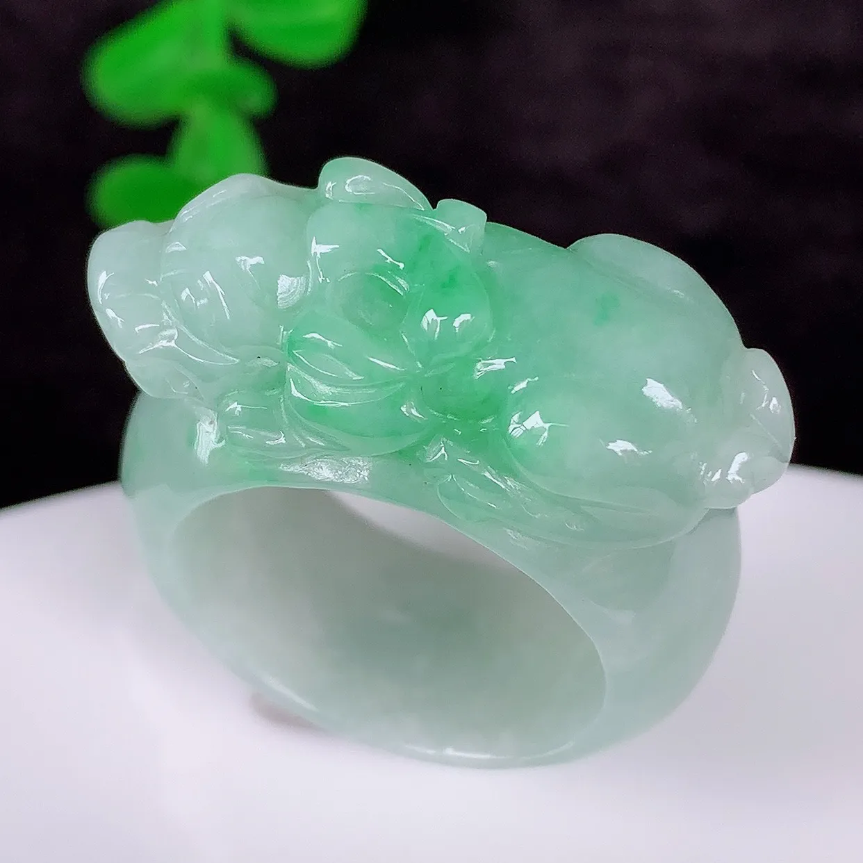 自然光实拍，冰润冰糯种飘绿翡翠招财貔貅20.5mm内径翡翠扳指，冰润指环，玉扳指，财源滚滚，玉质细腻起胶，22圈口，种水好！#1.17