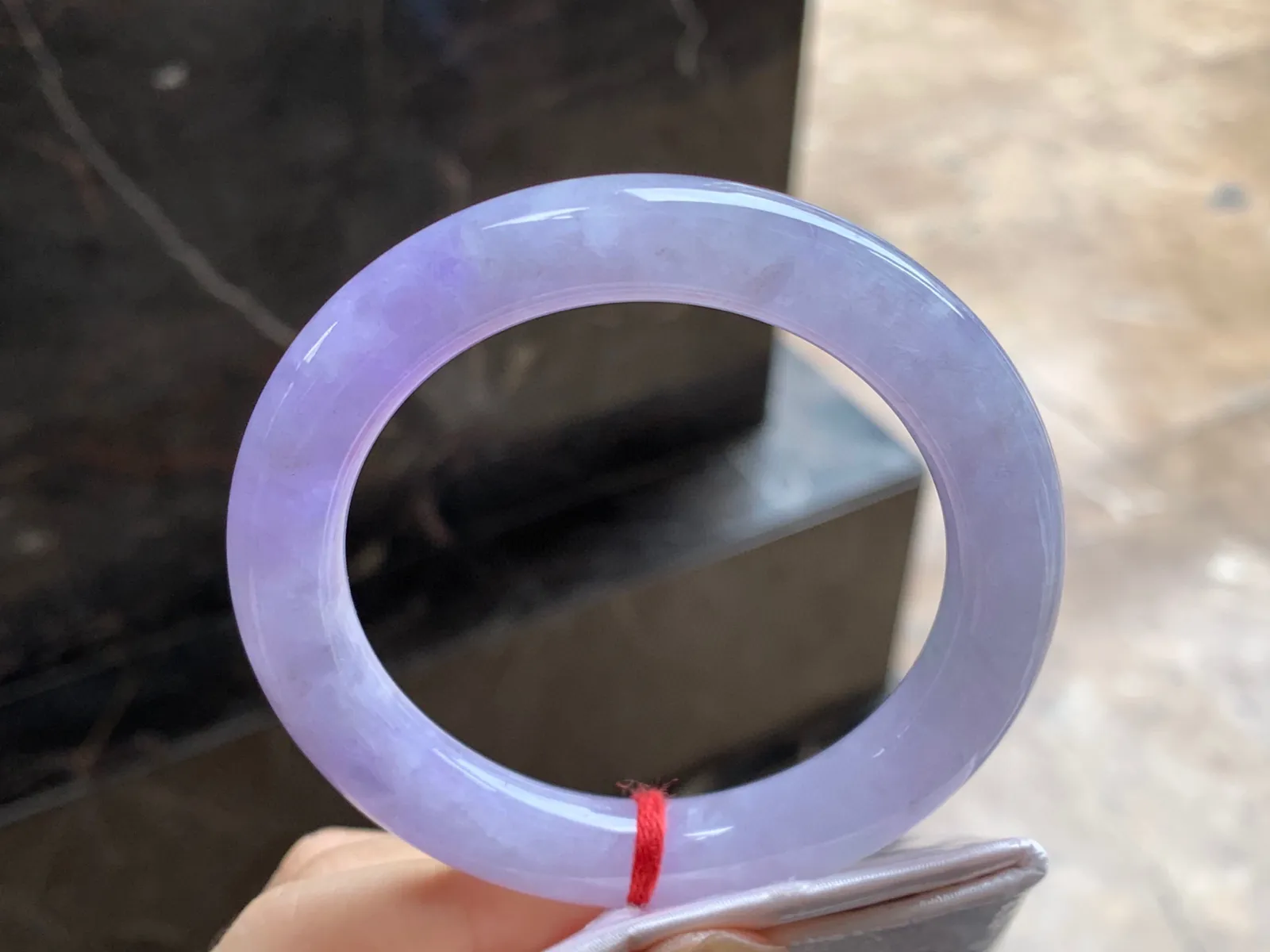 紫罗兰圆条手镯
尺寸：54.5-10.2mm
颜色浓郁～上手漂亮推荐哦