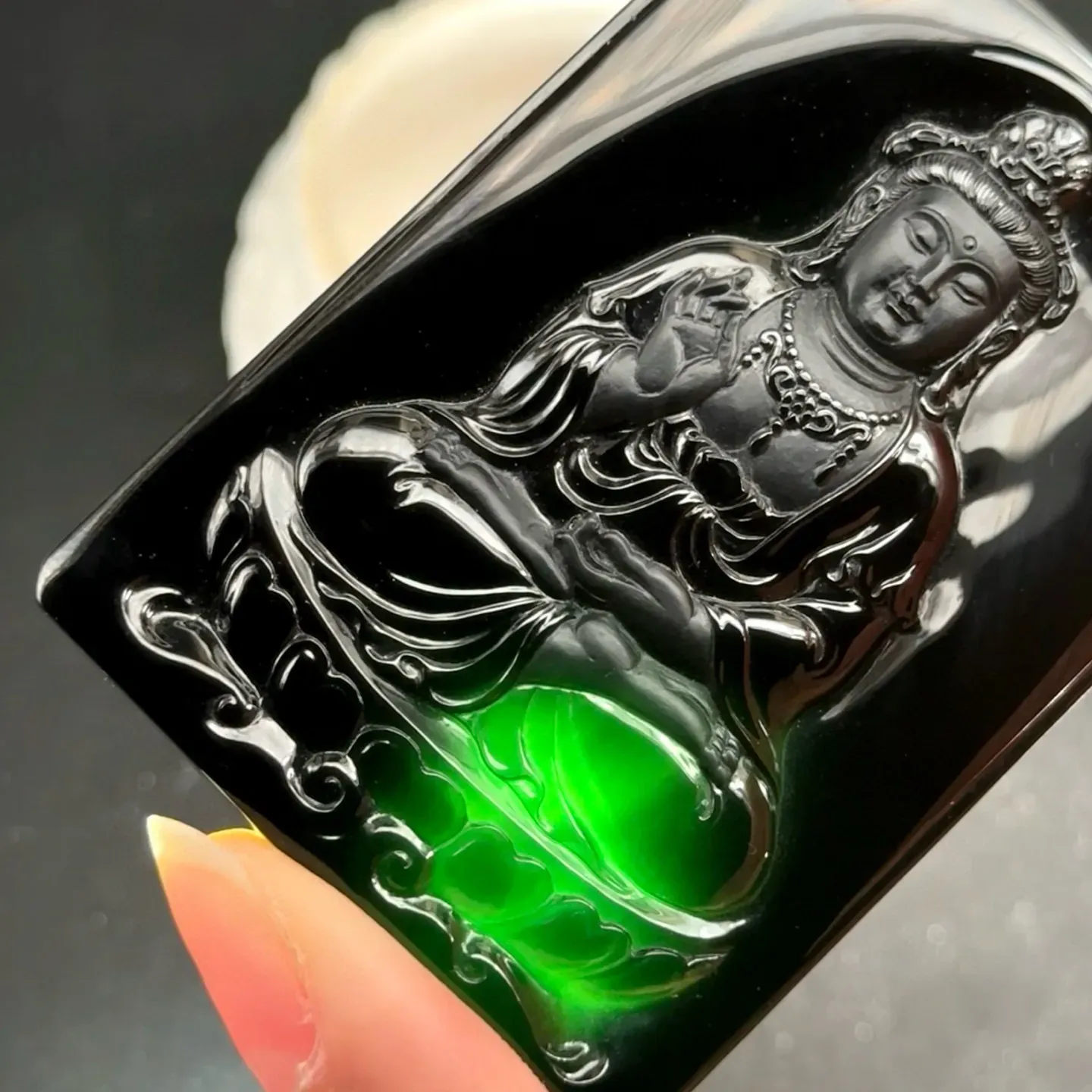 墨翠观音 种好色正 黑度极好 打灯通透 油性十足 尺寸65