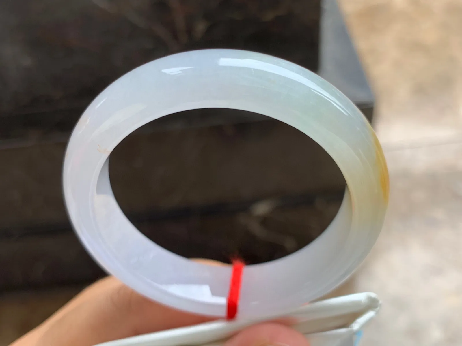 54-13.5-9mmm
冰黄翡手镯 水润冰透 一抹黄 韵味十足