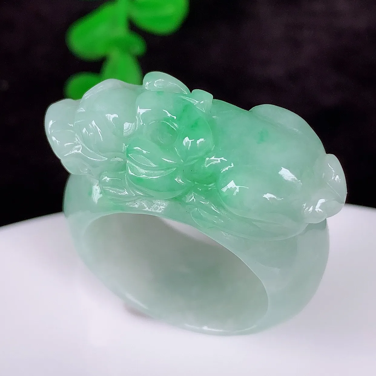 自然光实拍，冰润冰糯种飘绿翡翠招财貔貅20.5mm内径翡翠扳指，冰润指环，玉扳指，财源滚滚，玉质细腻起胶，22圈口，种水好！#1.17