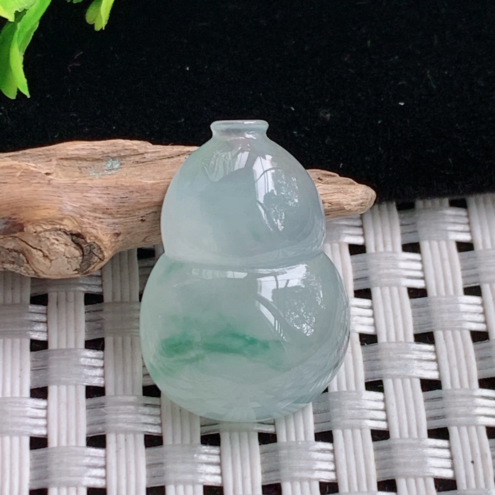 lz实拍22.2*15.5*6天然翡翠冰透飘花葫芦吊坠精美福禄双全玉坠