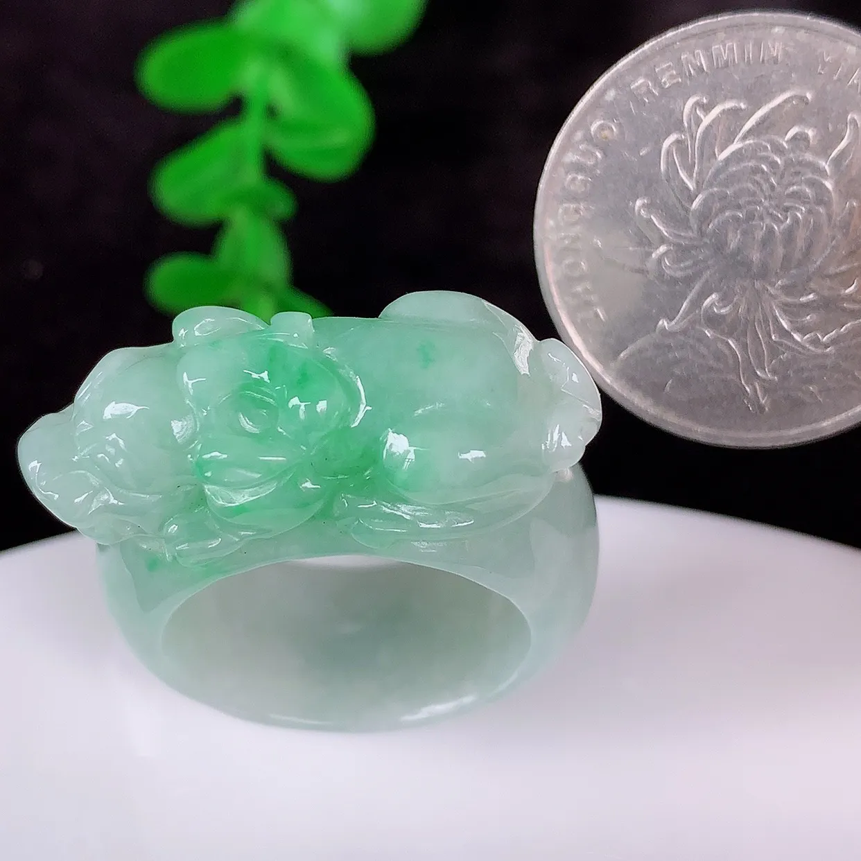 自然光实拍，冰润冰糯种飘绿翡翠招财貔貅20.5mm内径翡翠扳指，冰润指环，玉扳指，财源滚滚，玉质细腻起胶，22圈口，种水好！#1.17