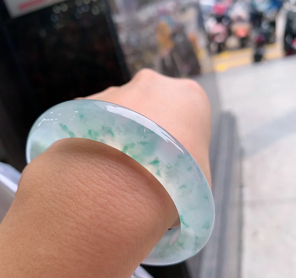 正圈冰玻飘花 无瑕 尺寸:55.8/12.6/9.5 花美 种水好