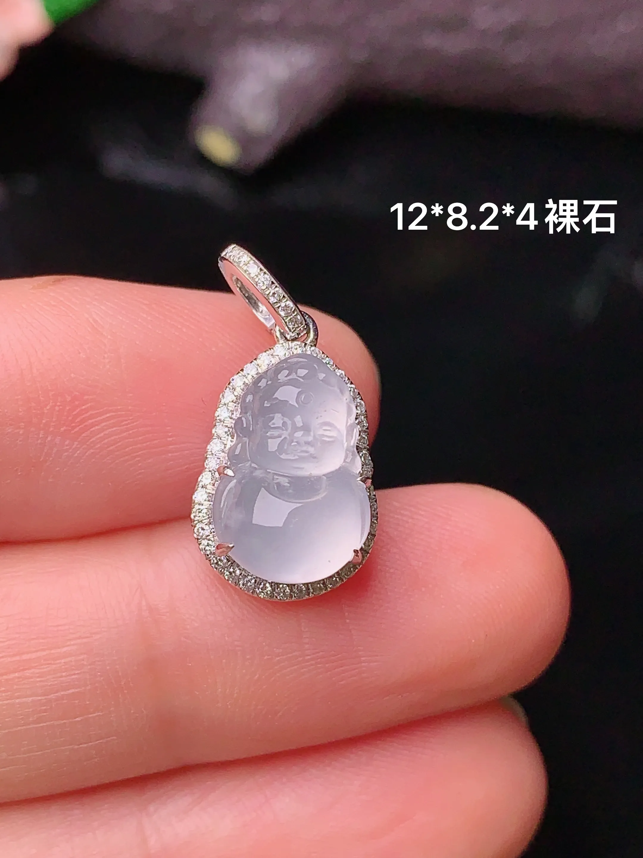 18k金钻镶嵌冰种宝宝佛吊坠 玉质细腻 色泽艳丽 整体尺寸12*8.2*4