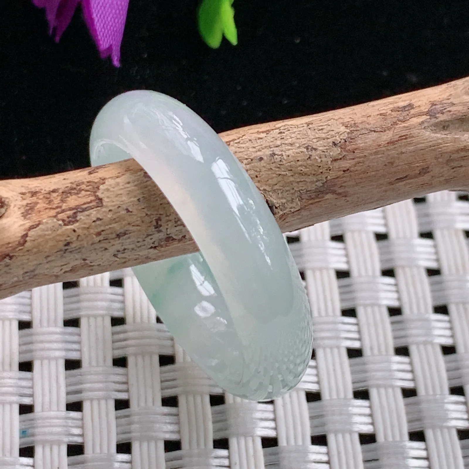 lz实拍20*6*3.8天然翡翠冰透飘花戒指 20mm内径玉指环