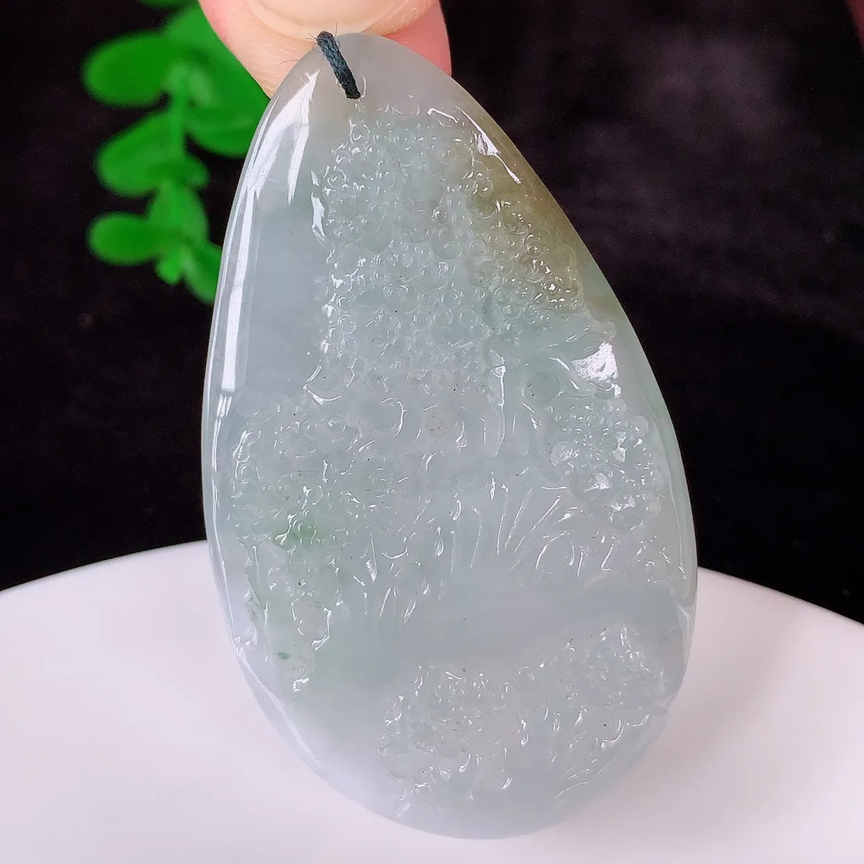 自然光实拍，冰润冰飘花翡翠山水牌吊坠，翡翠山水，立体生动形象，山水素材布局合理，意境感佳，佩戴上身效果更高贵 #60.17