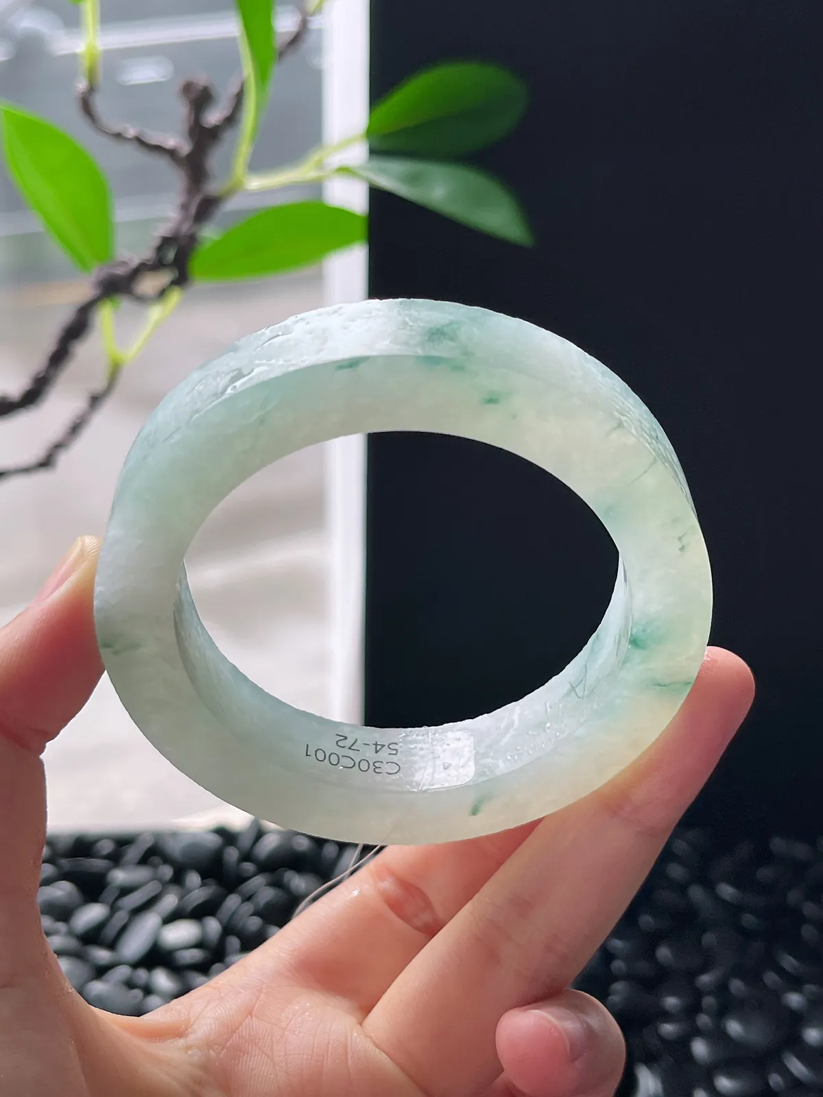 翡翠镯胚，⭕️正圈最大做55，圆条最大做51；最小做53.2。尺寸71-53.2-12.6-9