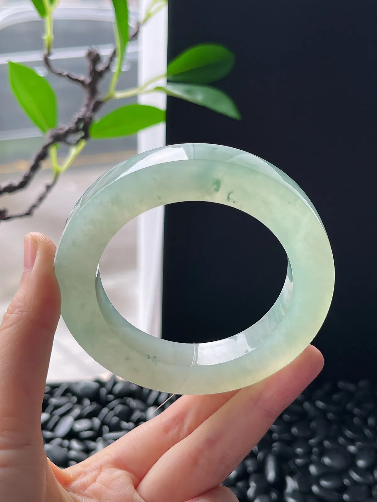 翡翠镯胚，⭕️正圈最大做61，圆条最大做57；最小做54.7。尺寸77-54.7-11.4-11.5