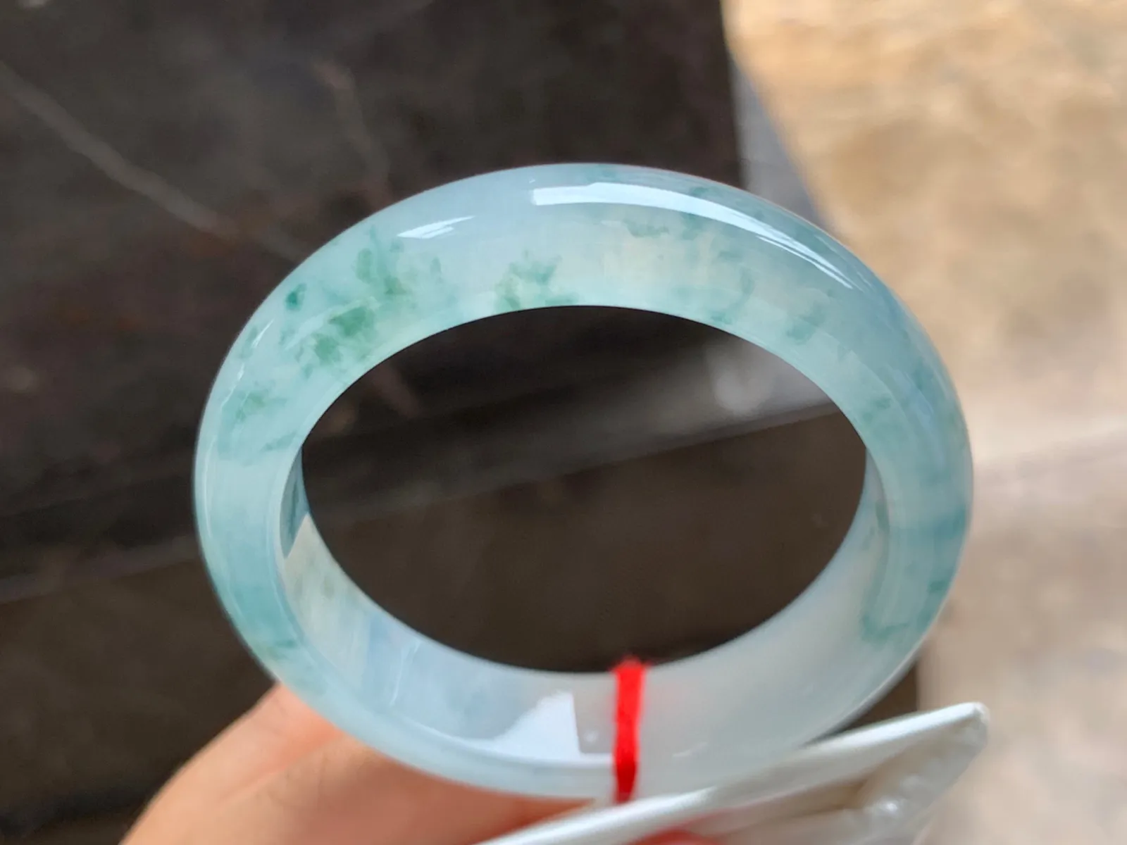 51.5-13-8mm
冰种飘花手镯 水润冰透 花色灵动飘逸  精品小圈口