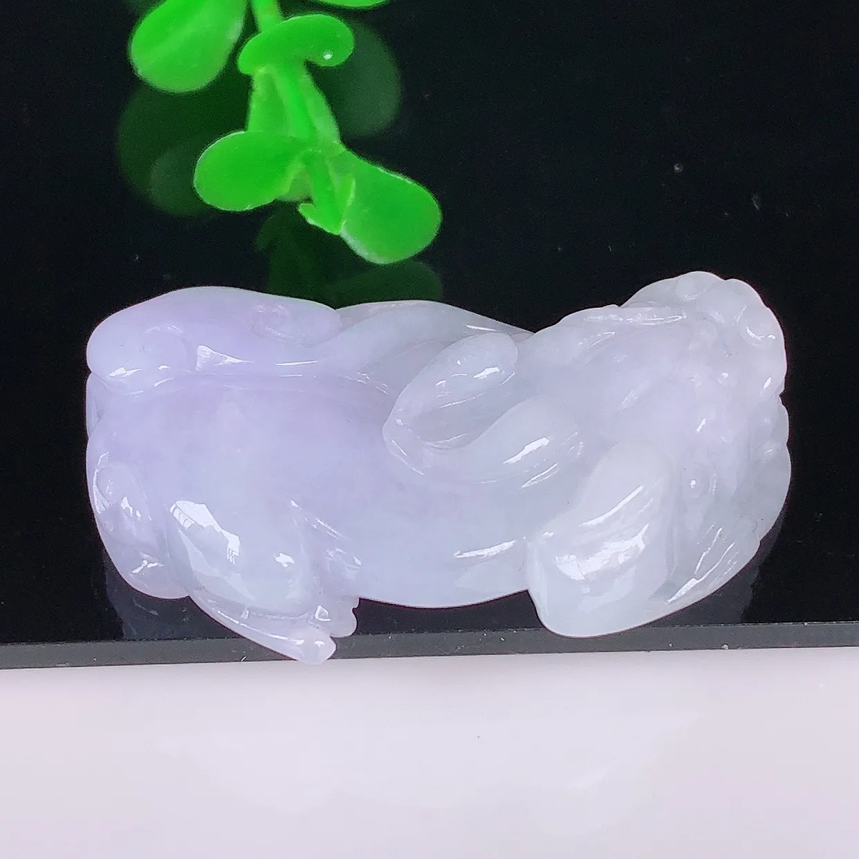 自然光实拍，冰润冰糯种紫罗兰翡翠招财貔貅吊坠，民间有“一摸貔貅运程旺盛，再摸貔貅财运滚滚，三摸貔貅平步青云 ”的美好祝愿。#46.17