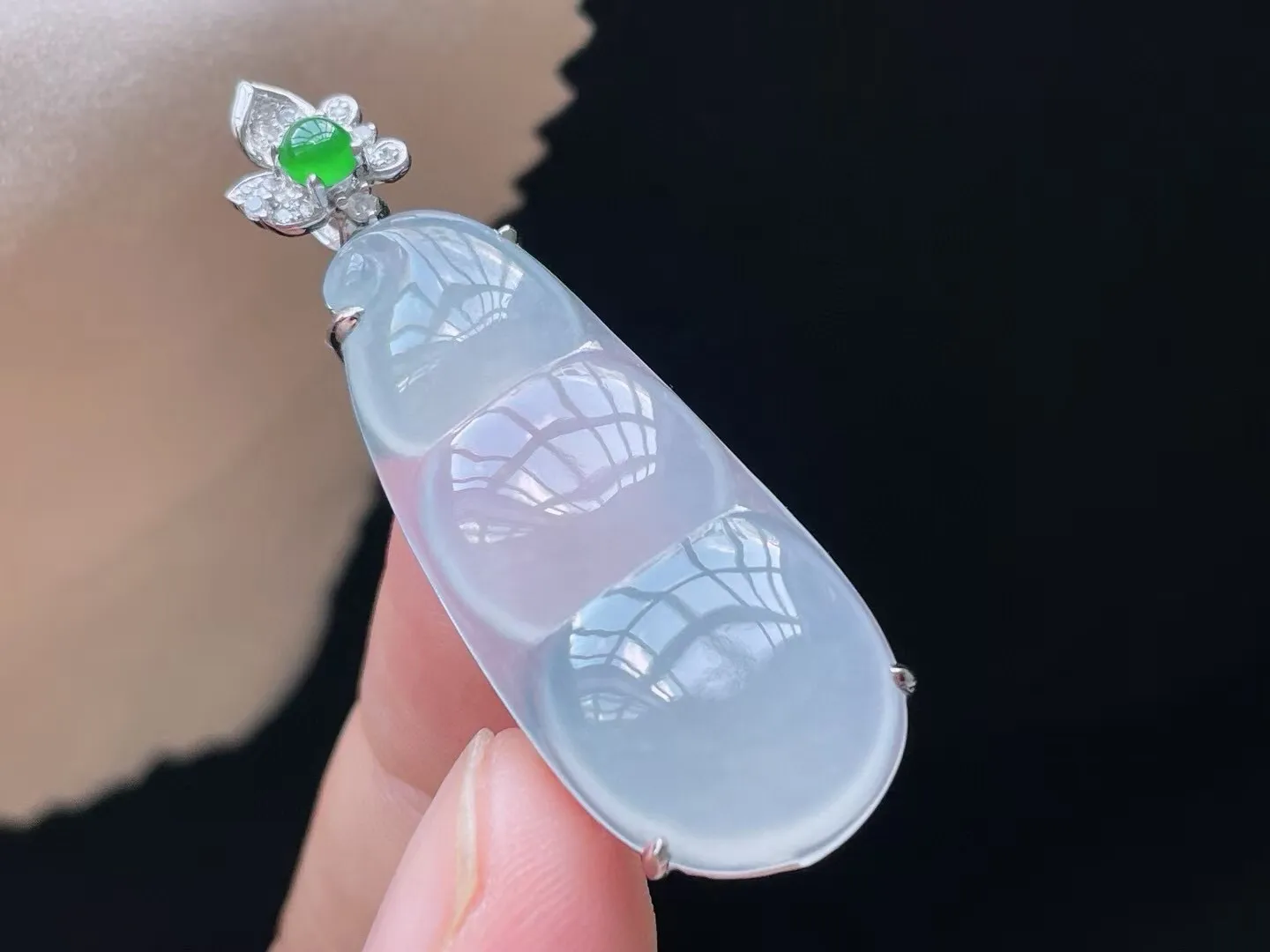 冰糯种细润福豆吊坠