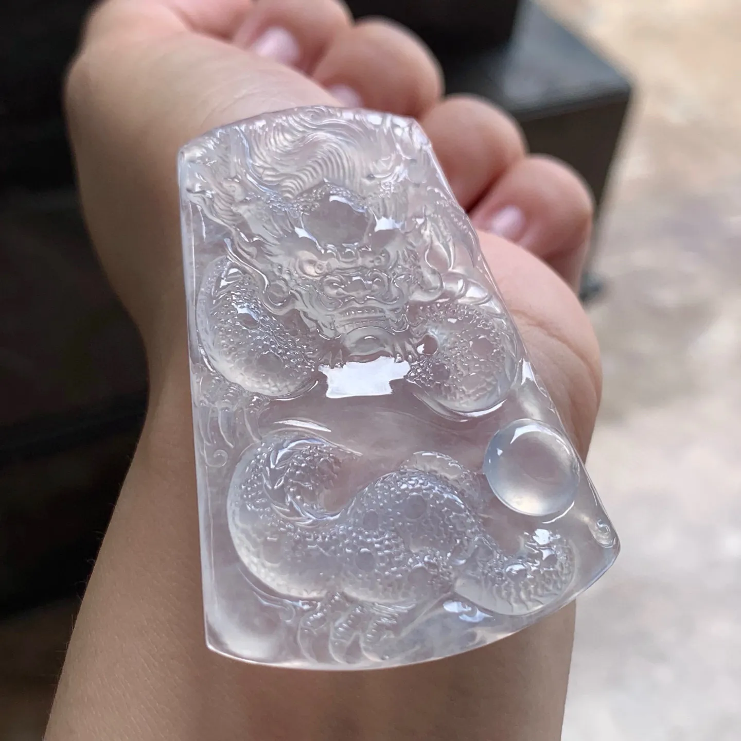 冰种龙牌
冰味十足，佩戴大气