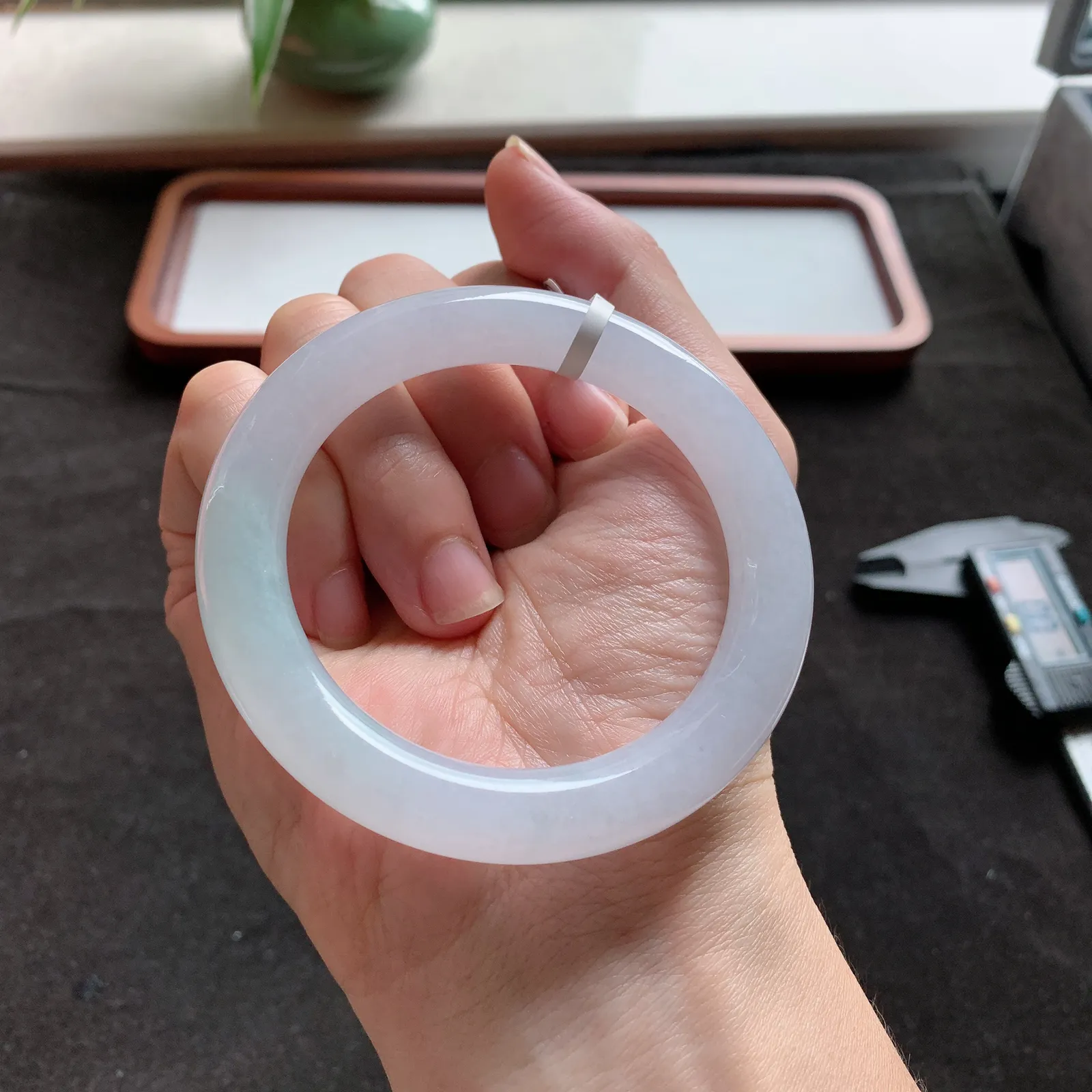 56圈口种水圆条白月光手镯