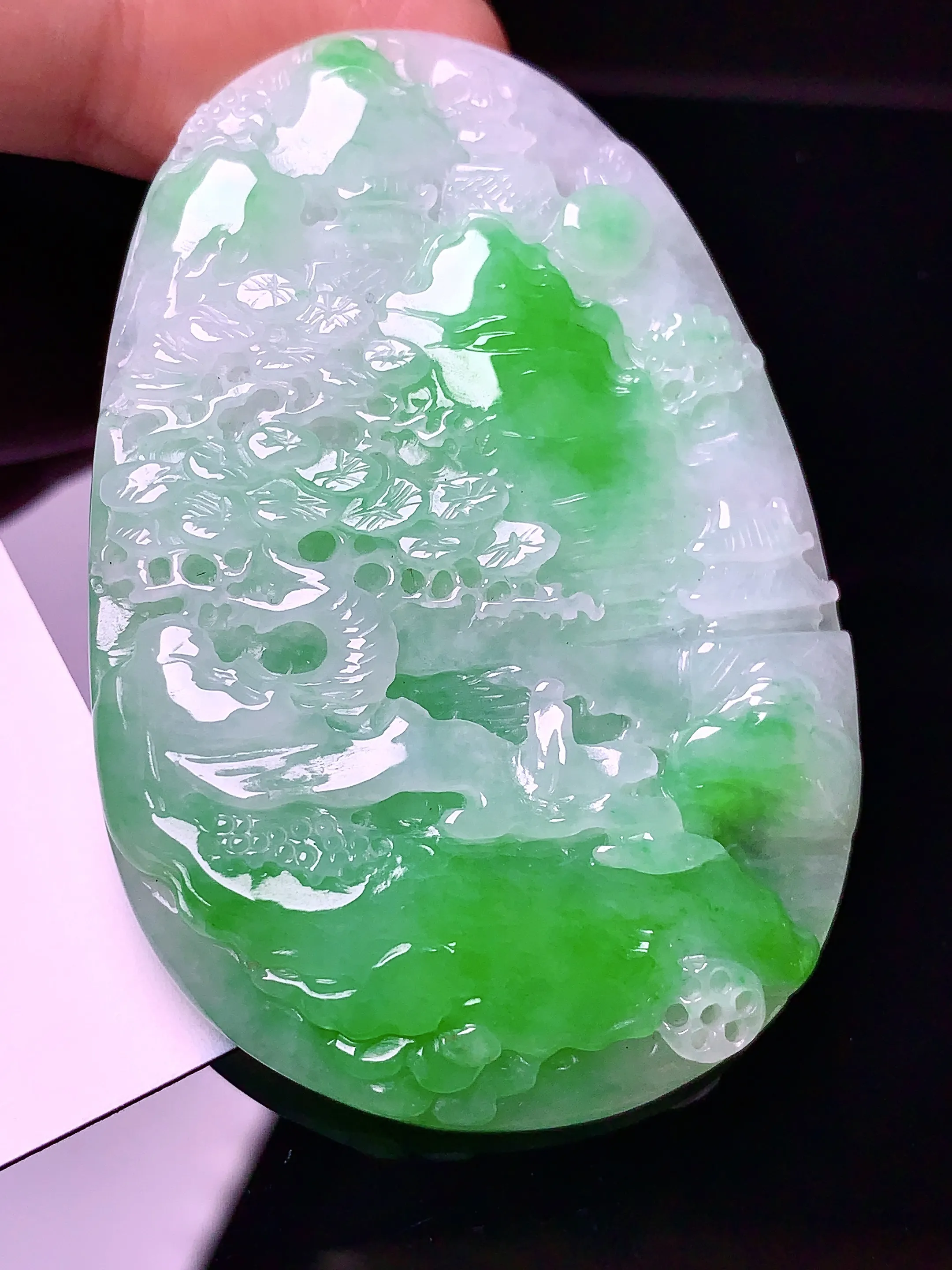 飘绿山水吊坠 玉质细腻 水润亮眼  整体尺寸55.8*37.3*6.3