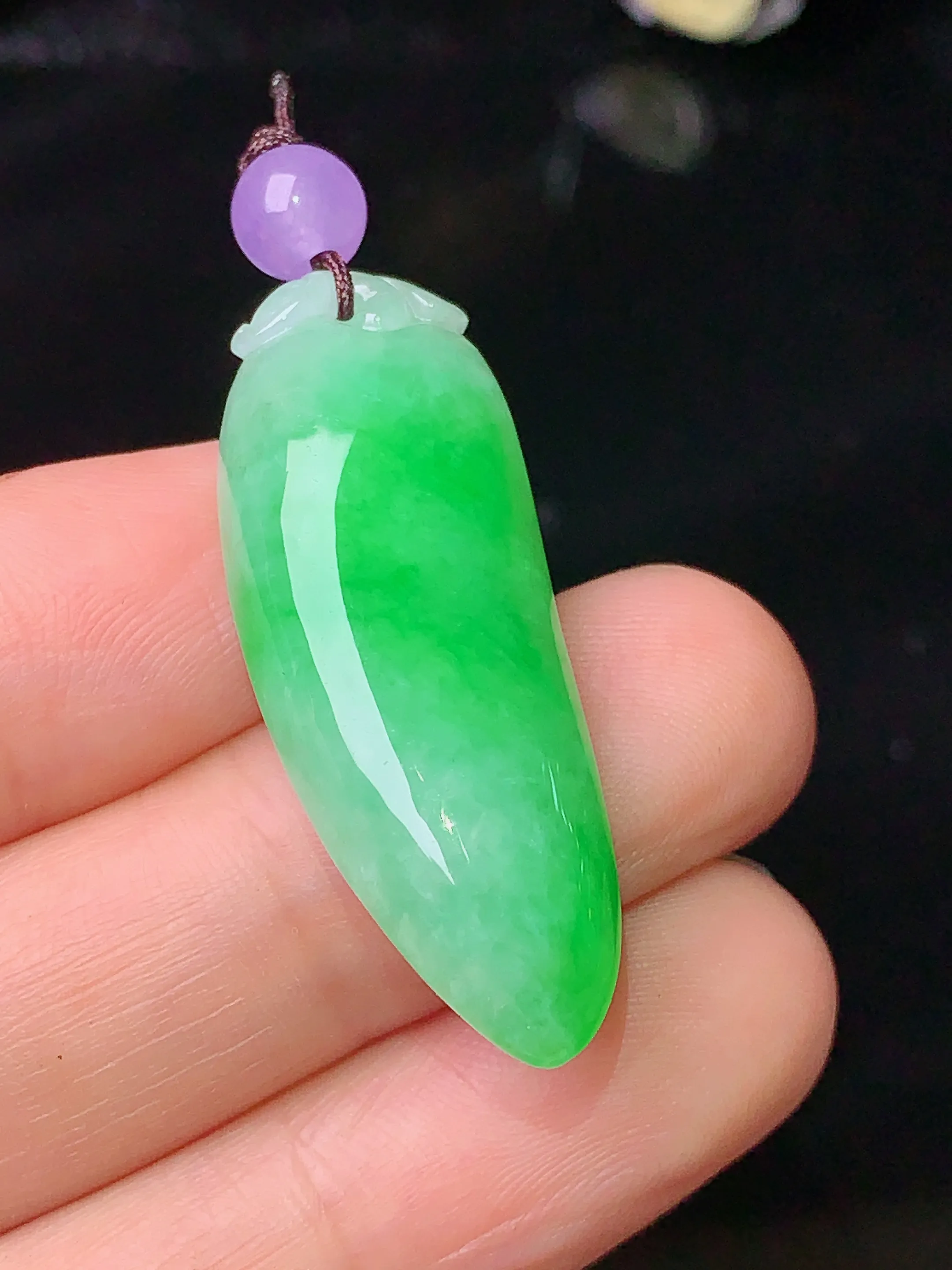 翠绿福瓜吊坠 玉质细腻 色泽艳丽 整体尺寸35*13*7
