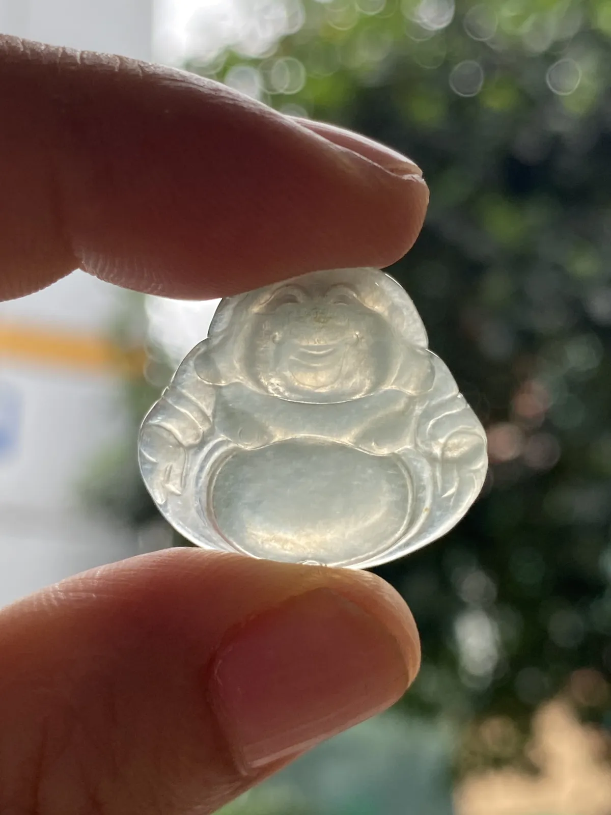 推荐【冰🧊起光佛公】淡绿色，无纹裂，水润冰透，细腻起光，种水很好，21.4*22.8*3.8，超值～～