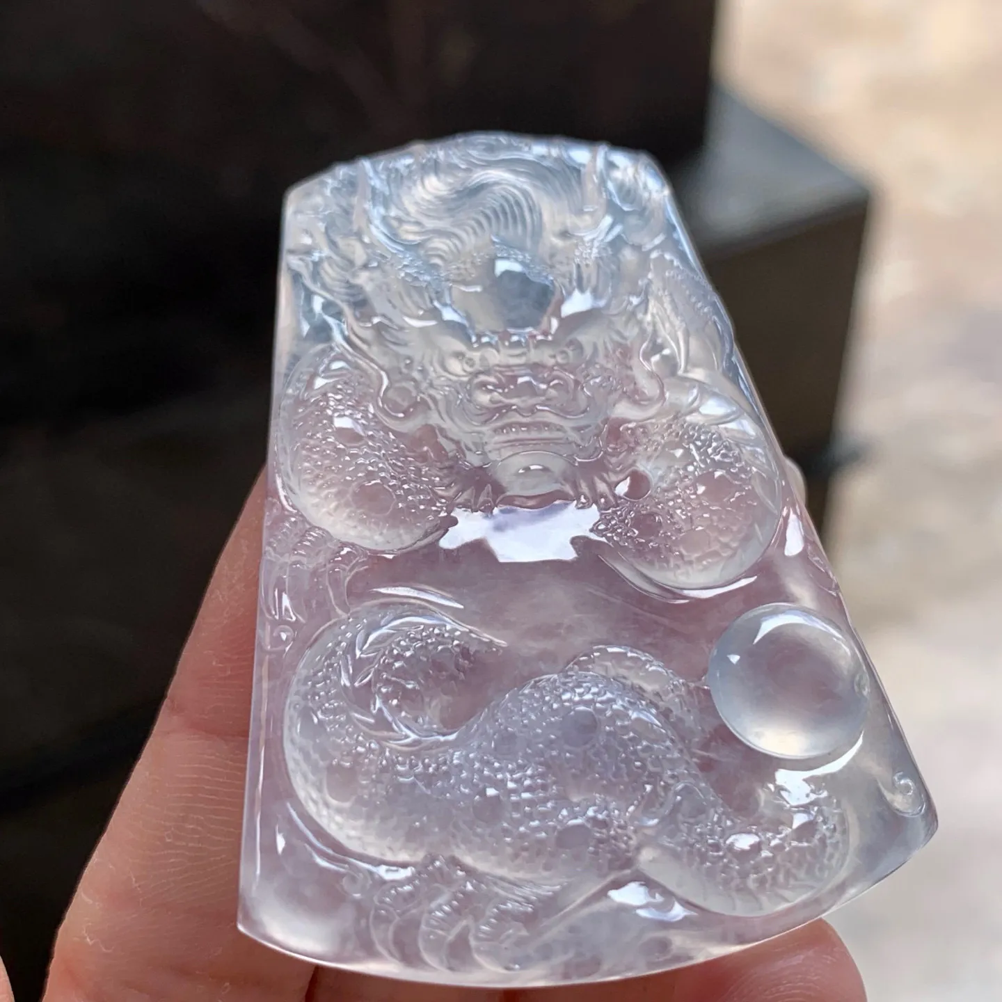 冰种龙牌
冰味十足，佩戴大气