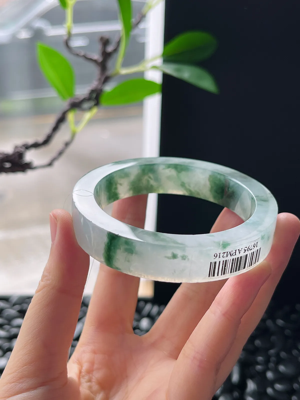翡翠镯胚，⭕️正圈最大做52，圆条最大做48；最小做53.6。尺寸68-53.6-12.5-7.4
