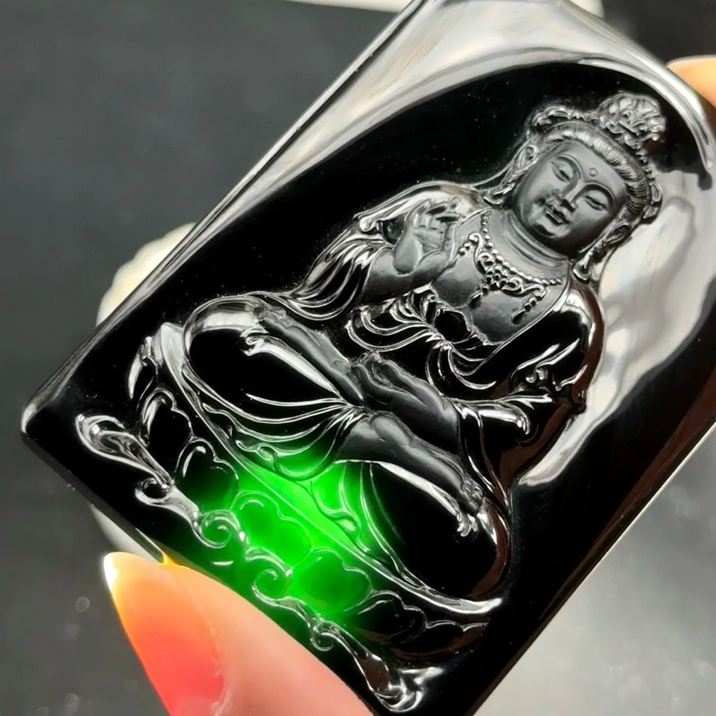 墨翠观音 种好色正 黑度极好 打灯通透 油性十足 尺寸65