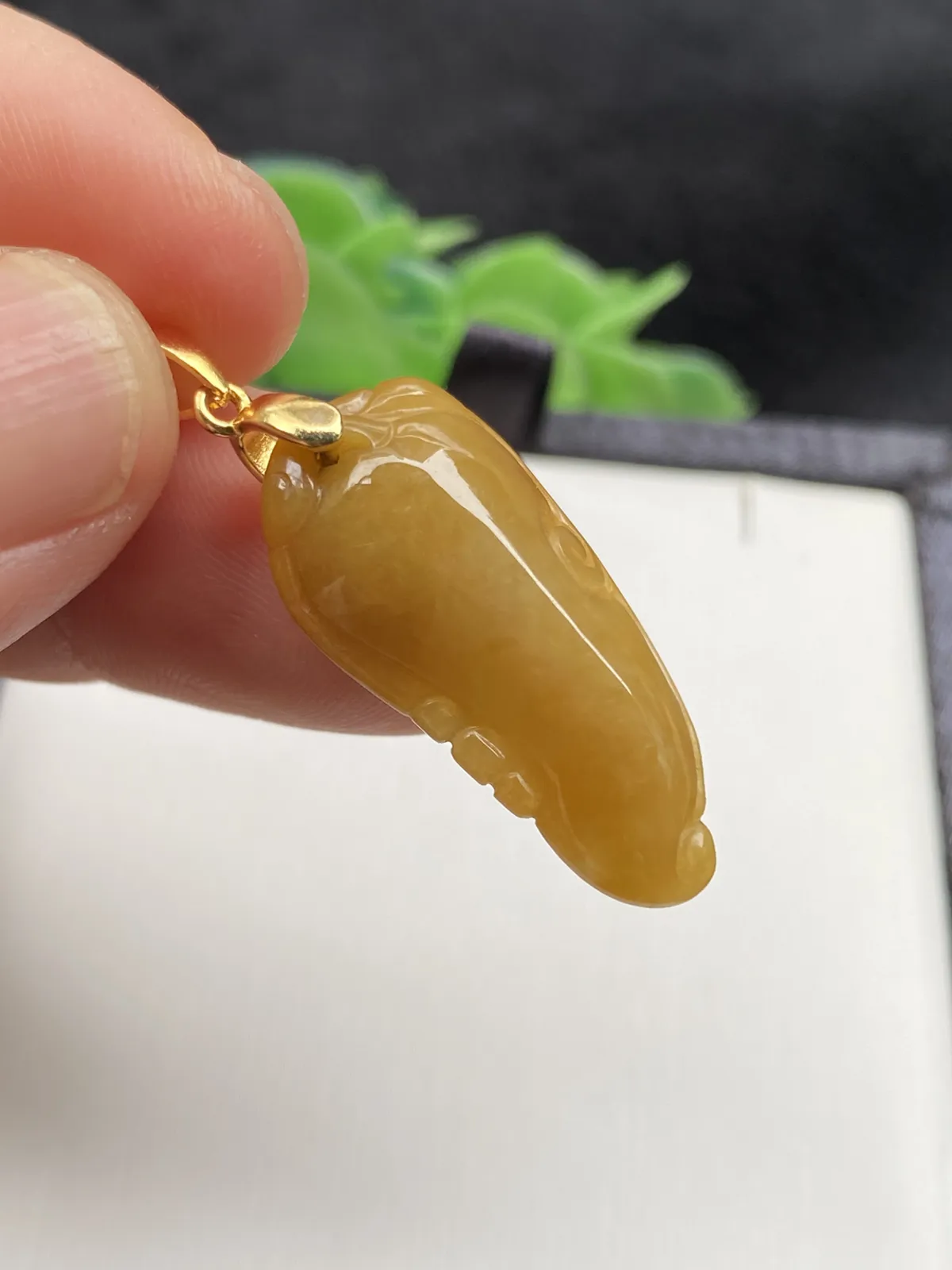 推荐【黄翡福瓜】鸡油黄天然黄翡，无纹裂，水润，细腻，种老，品相佳，带银扣，超值～～石头尺寸28.2*13.8*5.8