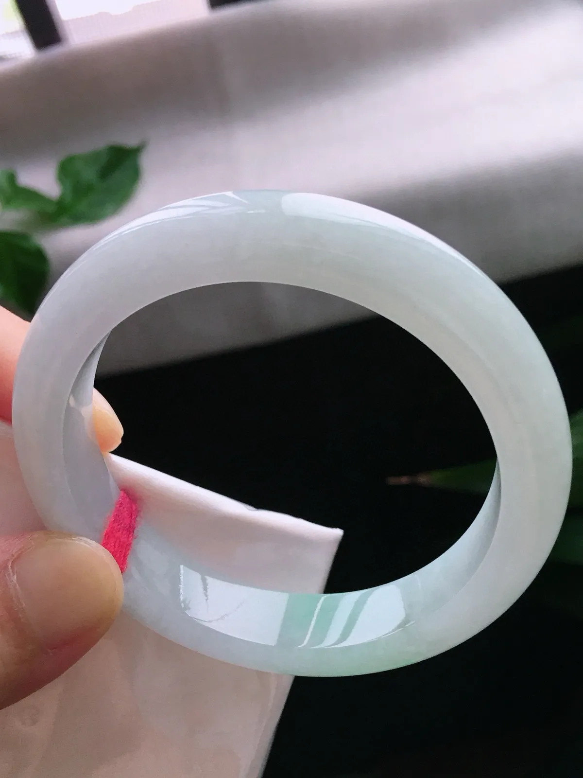 圈口56，正圈手镯，飘色花，玉质冰润细腻，尺寸56-12.5-8.3mm