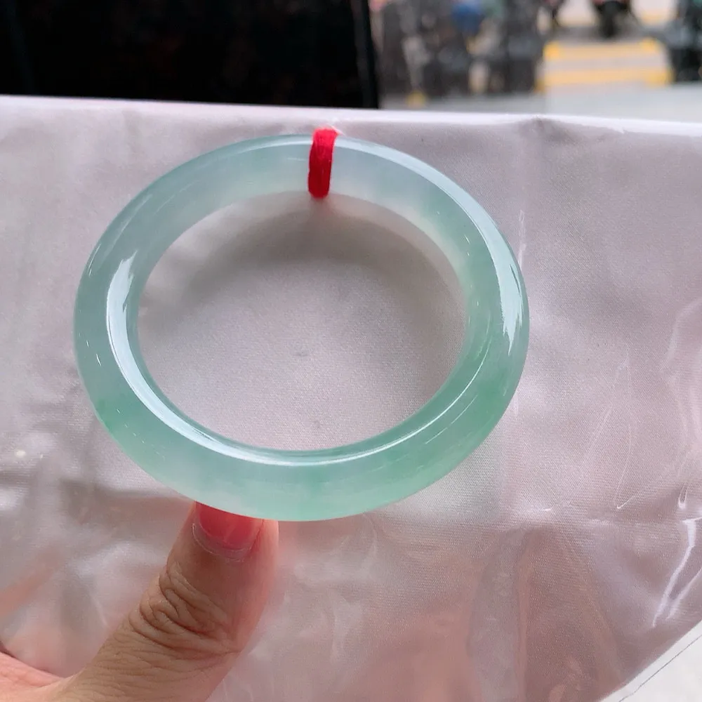 圆条冰玻阳绿 无瑕 尺寸:55.4/10.2 种色俱佳