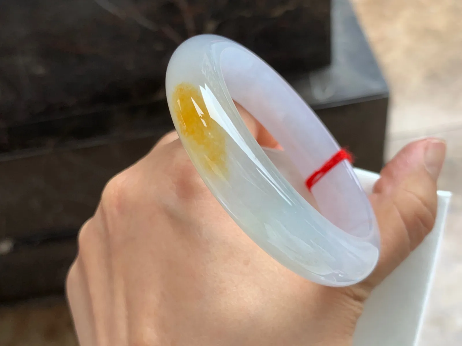 54-13.5-9mmm
冰黄翡手镯 水润冰透 一抹黄 韵味十足