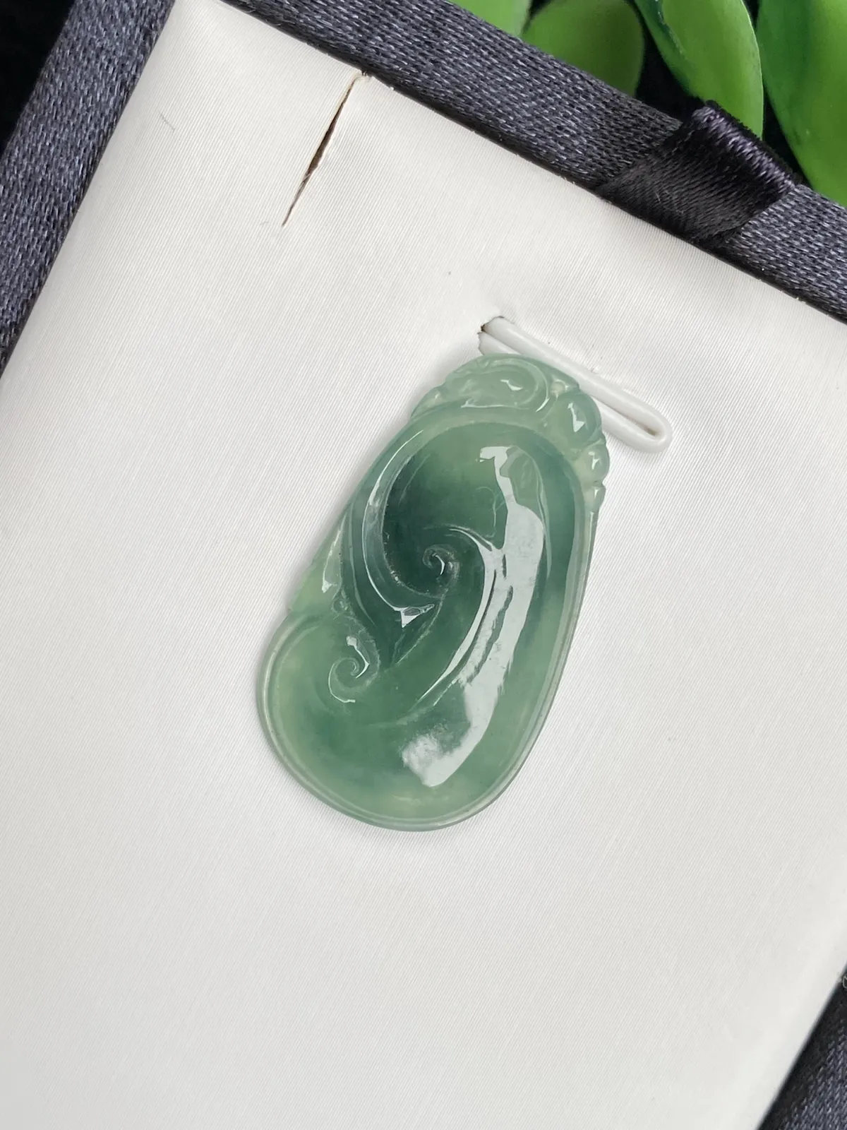 推荐【冰蓝如意】无纹裂，满色，独特的蓝绿色有个性，水润冰透，起光，种好细腻，超值～～29.5*1