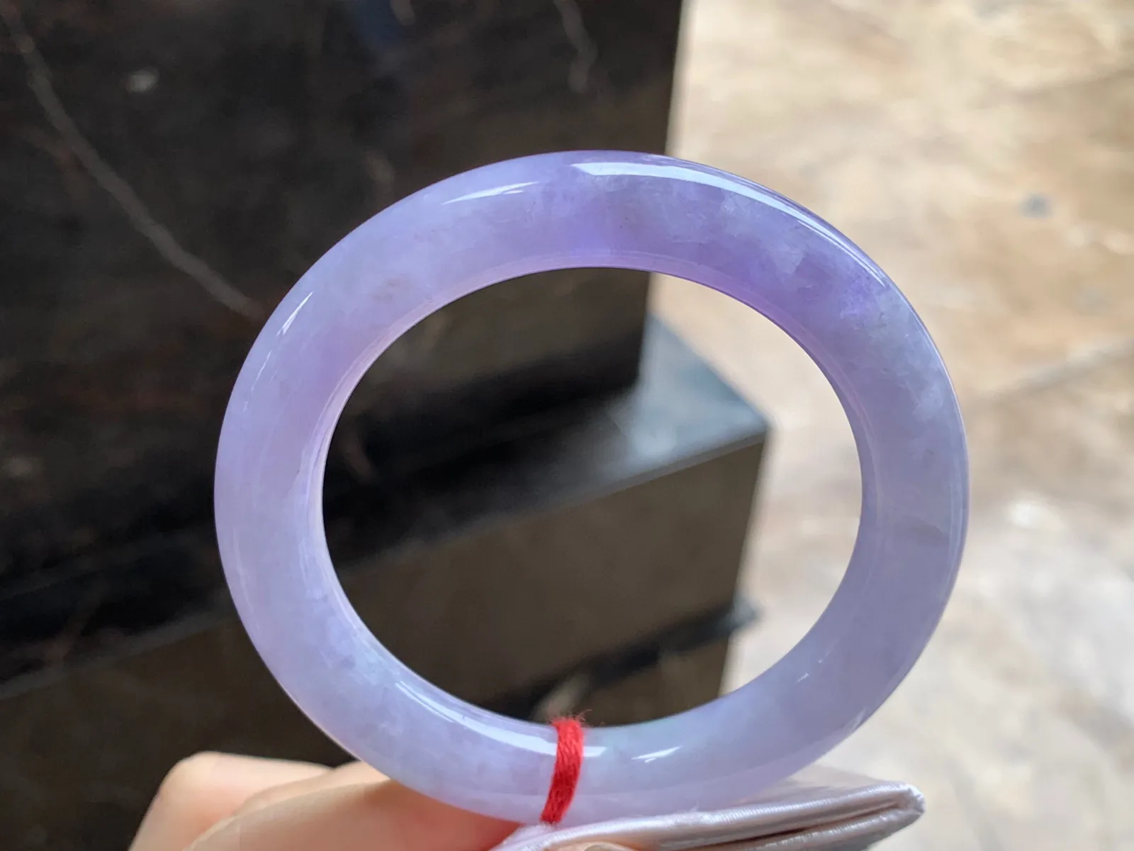 紫罗兰圆条手镯
尺寸：54.5-10.2mm
颜色浓郁～上手漂亮推荐哦