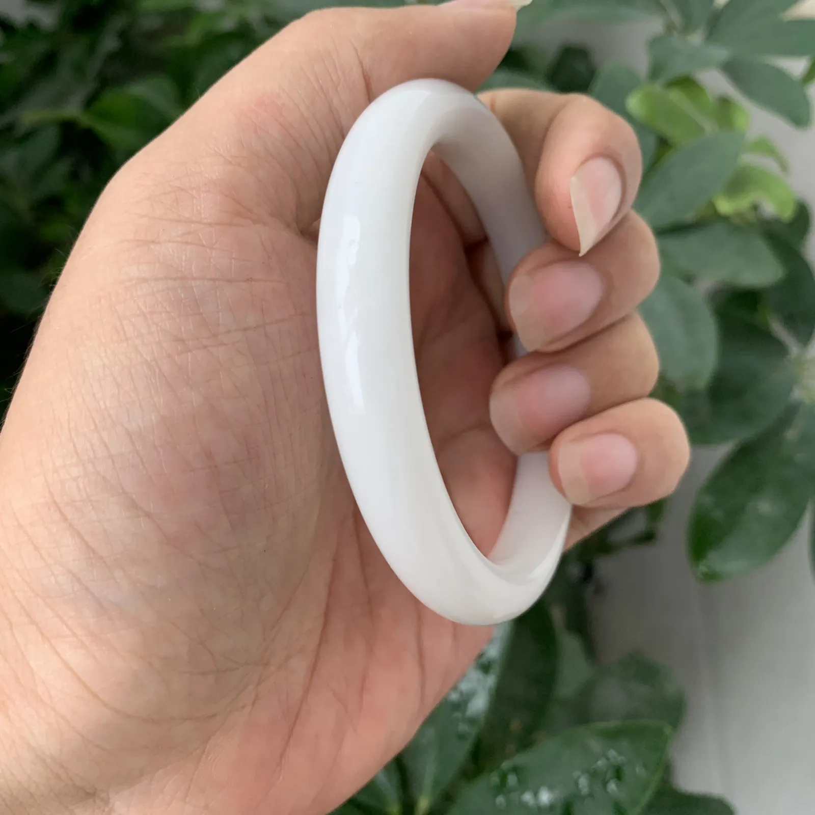和田玉60圈口羊脂白手镯！玉质细腻油润 底色纯净 无裂无杂 脂粉好，品质好