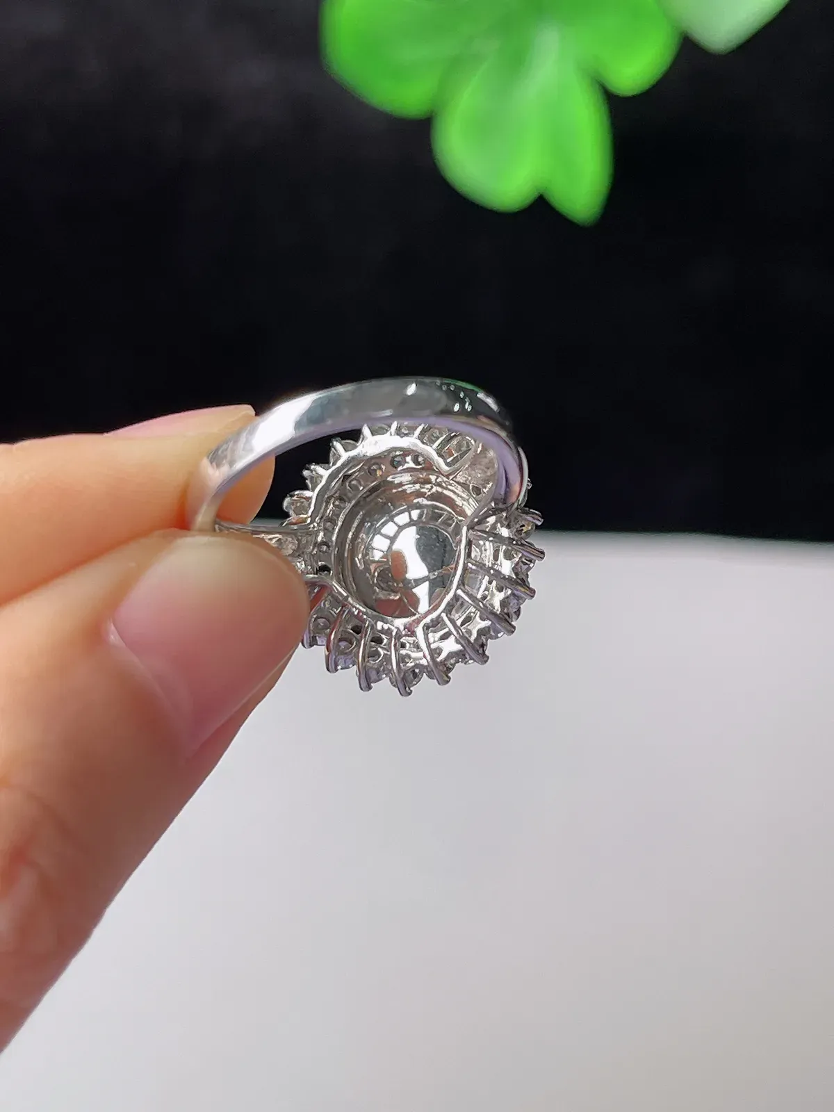 翡翠冰糯种绿色戒指，印记：G18K,伴钻石