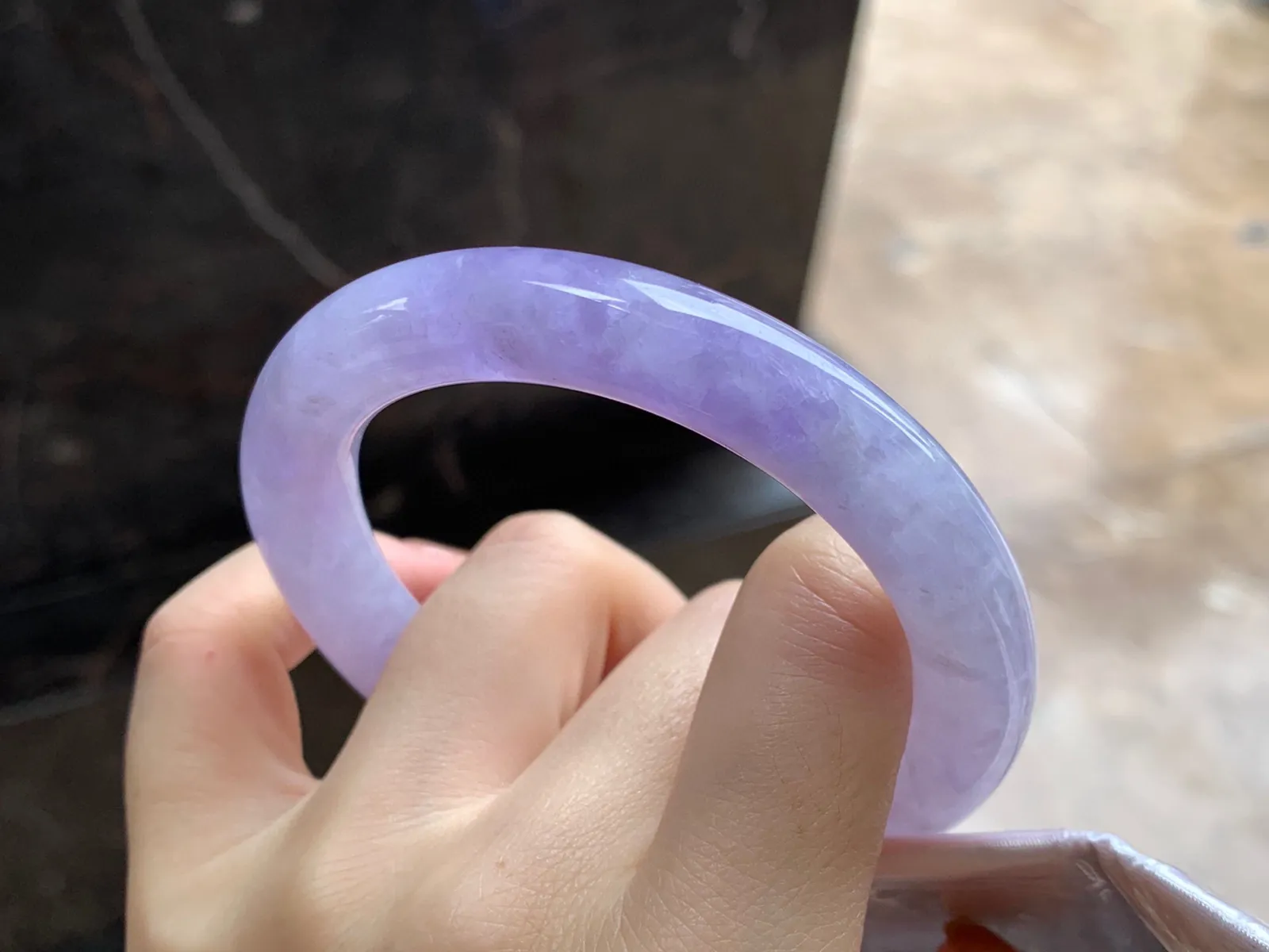 紫罗兰圆条手镯
尺寸：54.5-10.2mm
颜色浓郁～上手漂亮推荐哦