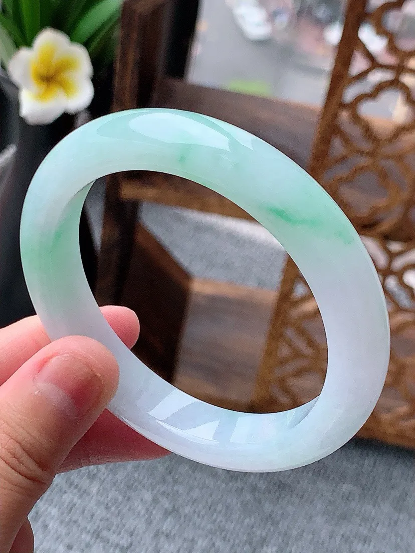 a货翡翠老坑冰种飘绿正装正圈手镯56-57圈口 尺寸56.3×11.2×8.5mm 重量56.24g