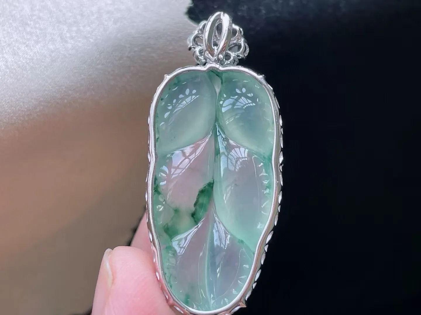 老坑冰胶飘花金枝玉叶吊坠