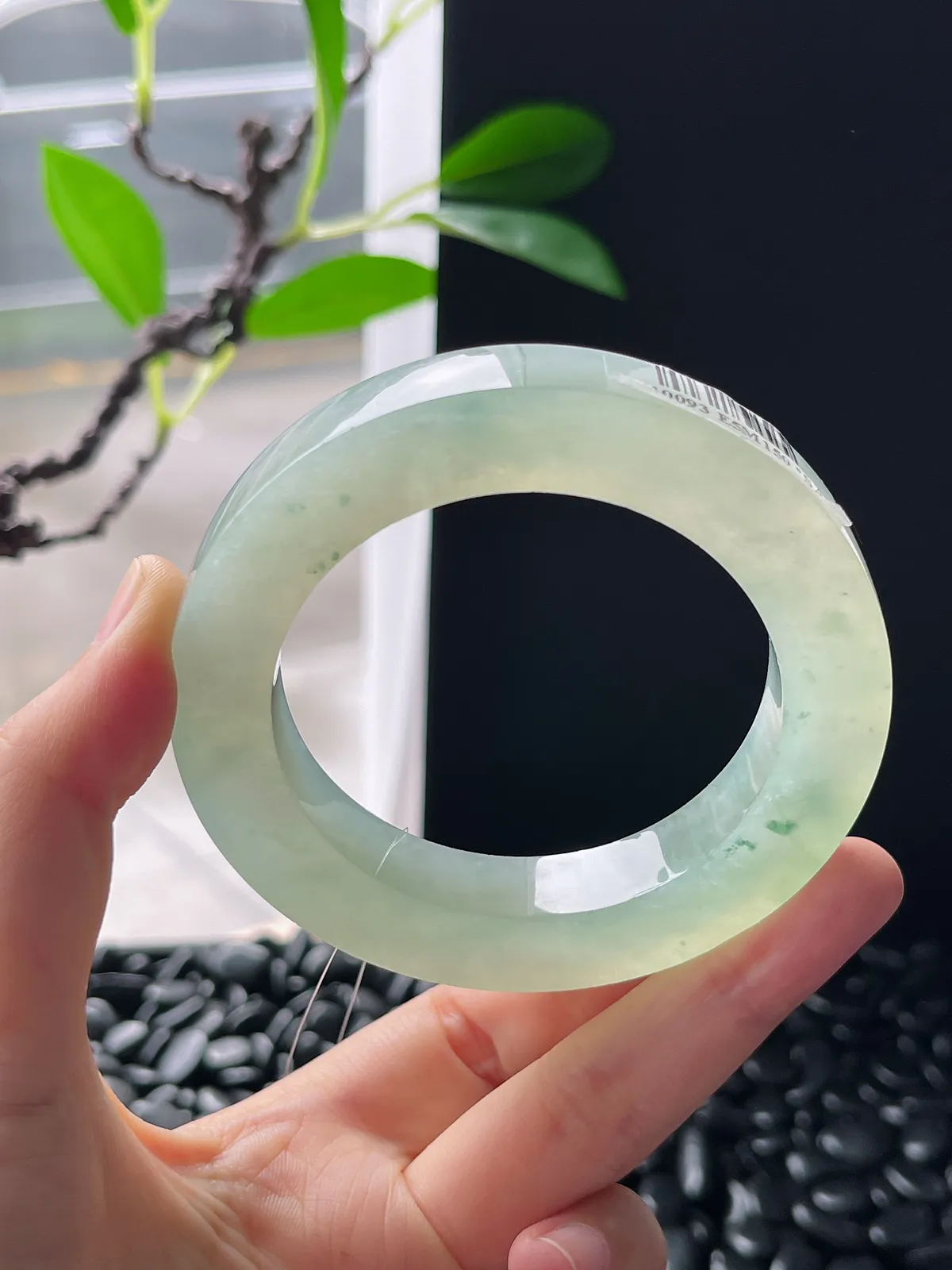 翡翠镯胚，⭕️正圈最大做61，圆条最大做57；最小做54.7。尺寸77-54.7-11.4-11.5