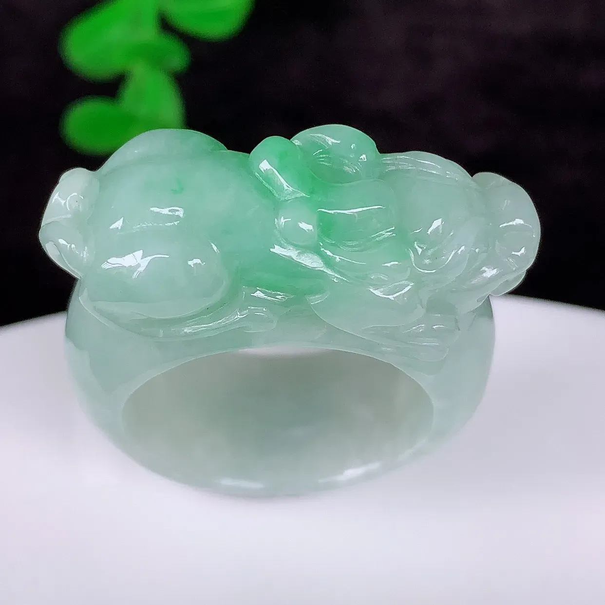 自然光实拍，冰润冰糯种飘绿翡翠招财貔貅20.5mm内径翡翠扳指，冰润指环，玉扳指，财源滚滚，玉质细腻起胶，22圈口，种水好！#1.17