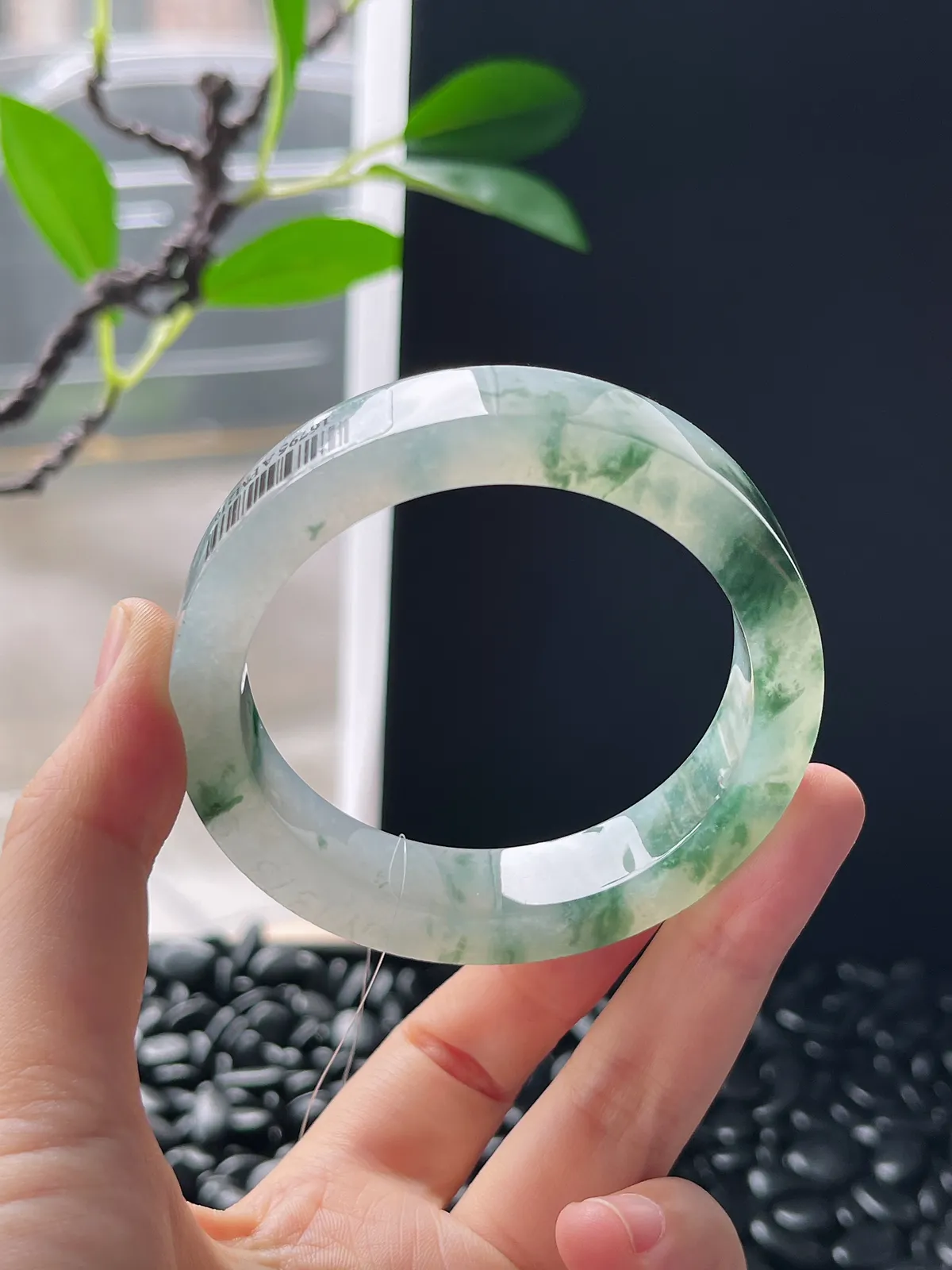 翡翠镯胚，⭕️正圈最大做52，圆条最大做48；最小做53.6。尺寸68-53.6-12.5-7.4