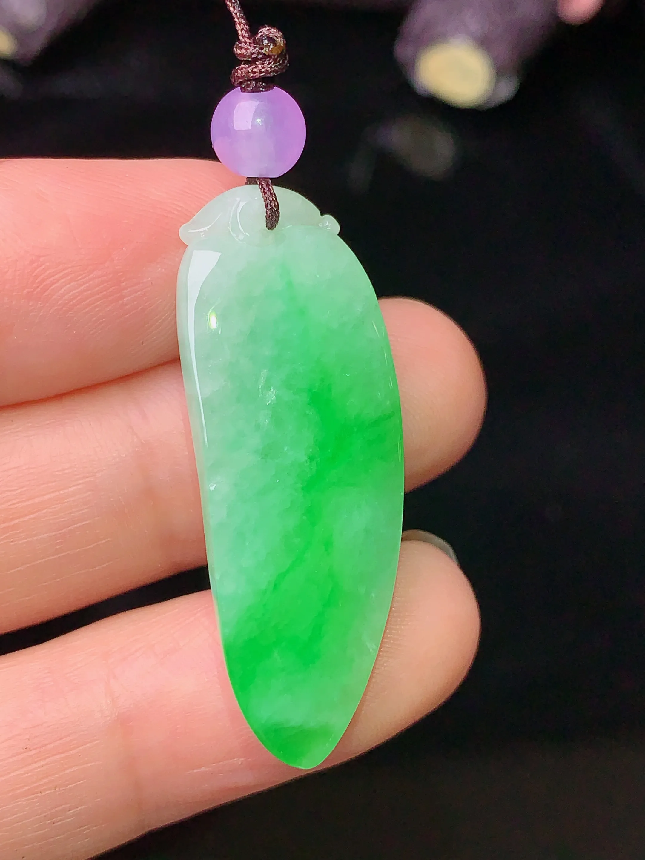 翠绿福瓜吊坠 玉质细腻 色泽艳丽 整体尺寸35*13*7