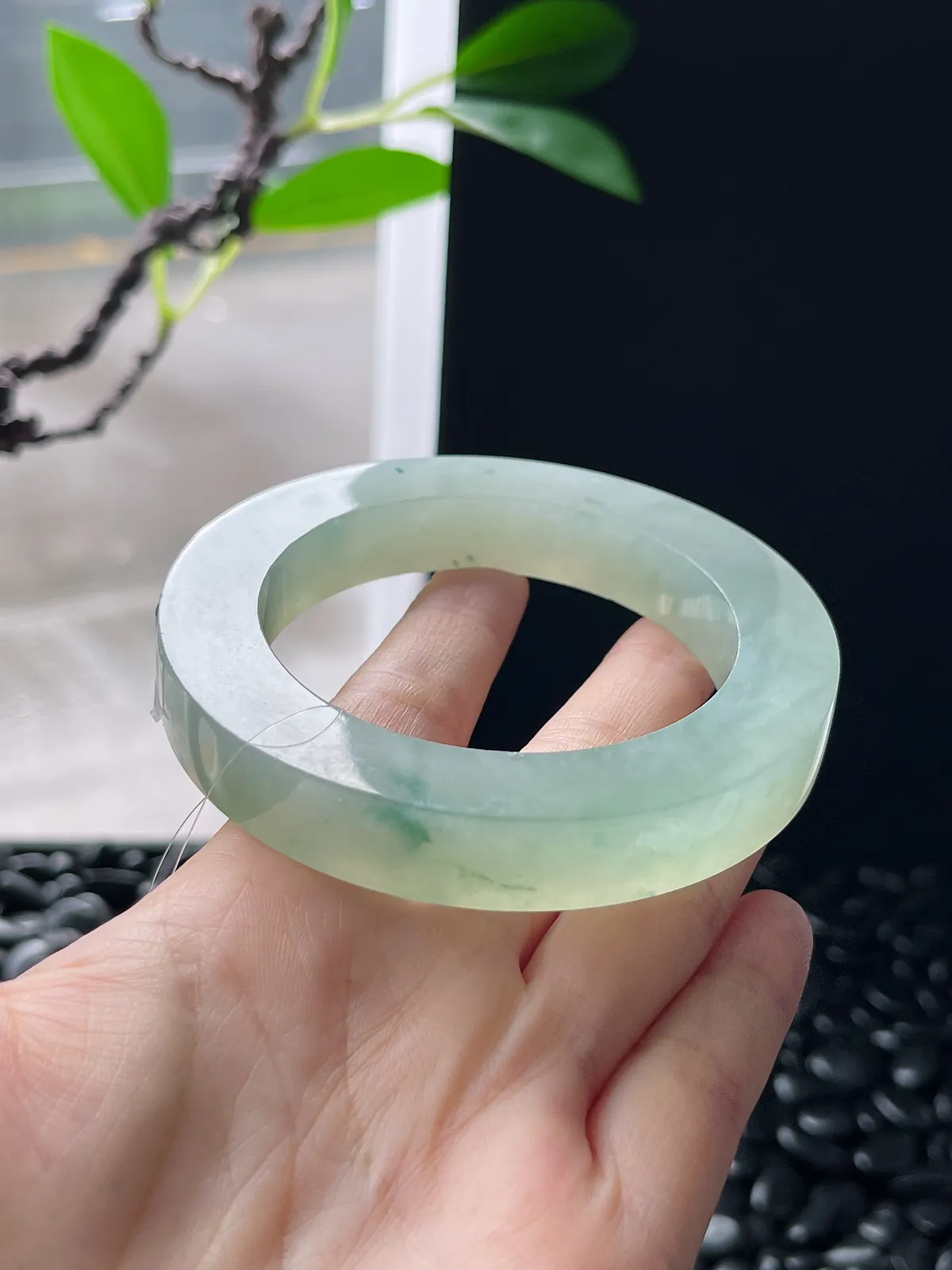 翡翠镯胚，⭕️正圈最大做61，圆条最大做57；最小做54.7。尺寸77-54.7-11.4-11.5