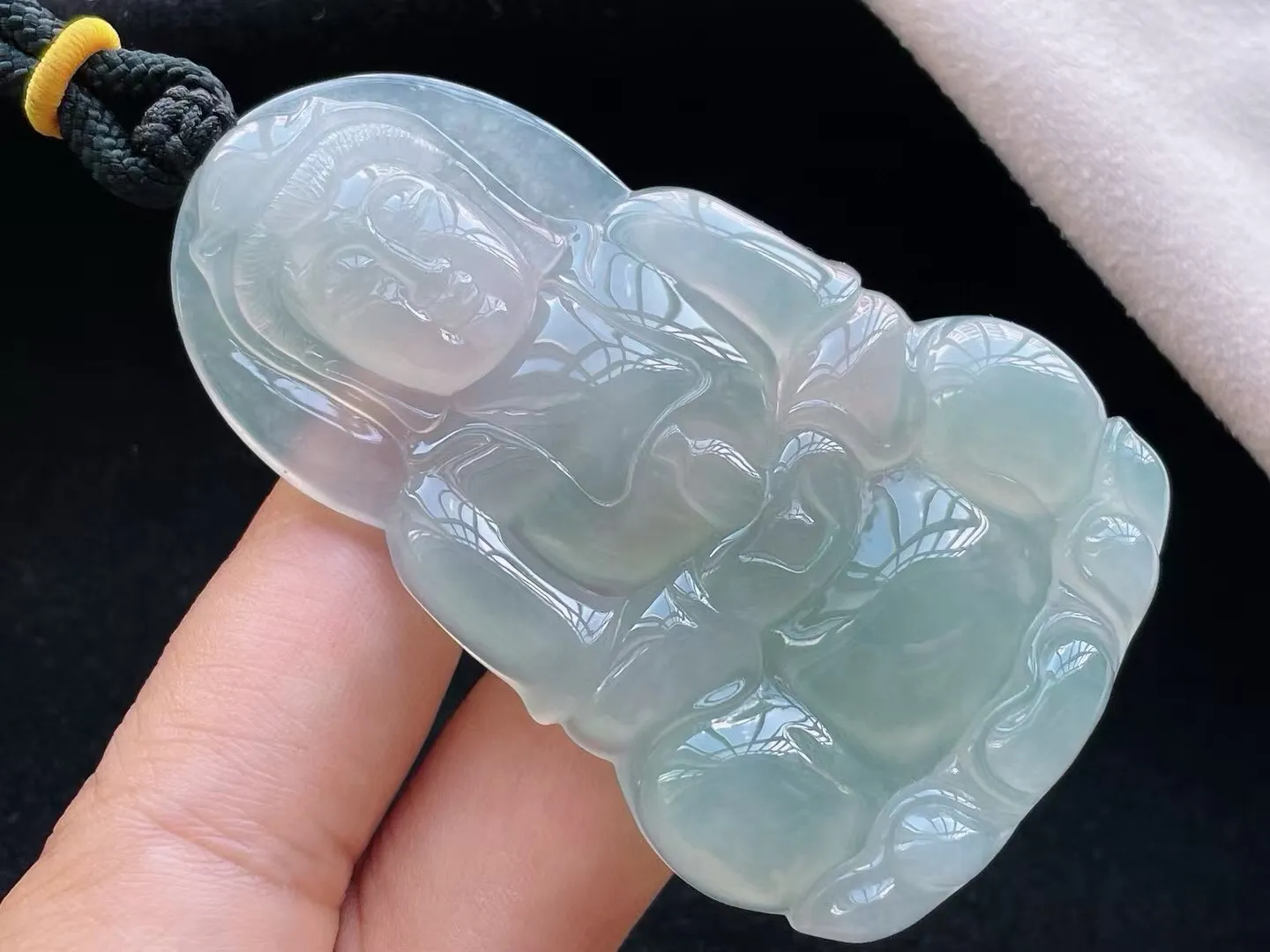 冰糯种晴底观音吊坠