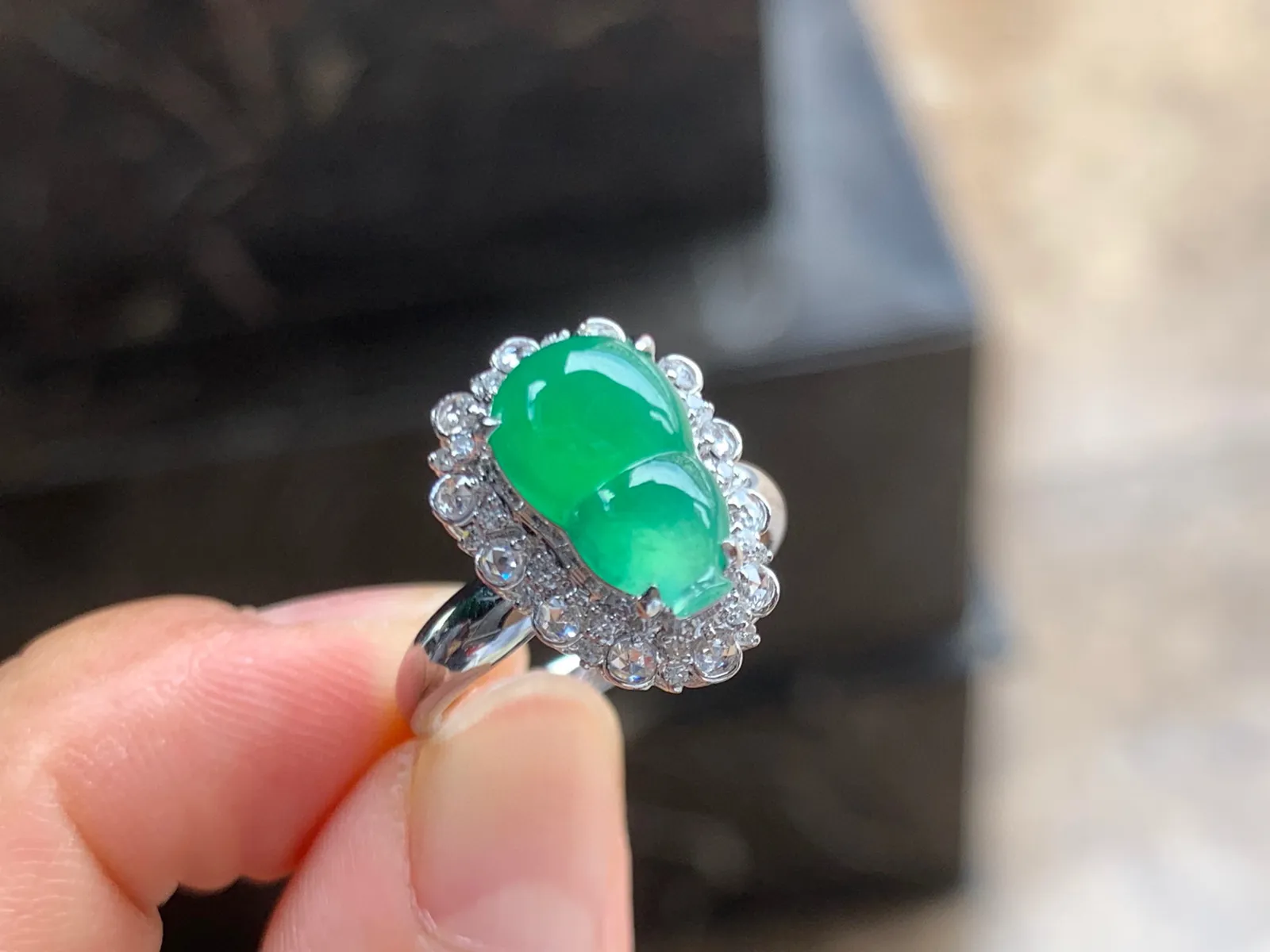 冰绿葫芦戒指   水润清新 18K金镶嵌