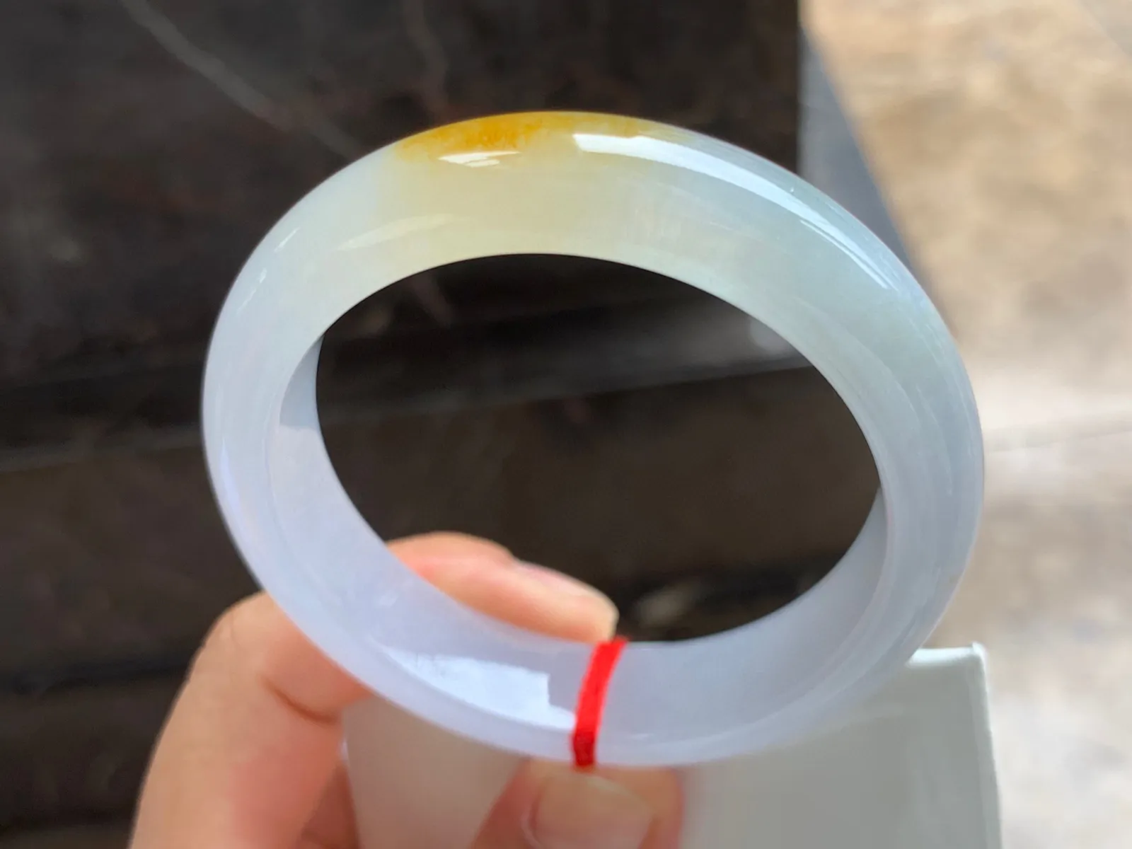54-13.5-9mmm
冰黄翡手镯 水润冰透 一抹黄 韵味十足