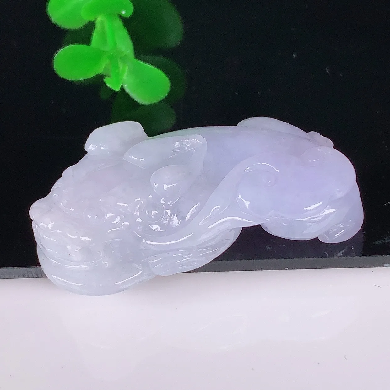 自然光实拍，冰润冰糯种紫罗兰翡翠招财貔貅吊坠，民间有“一摸貔貅运程旺盛，再摸貔貅财运滚滚，三摸貔貅平步青云 ”的美好祝愿。#46.17