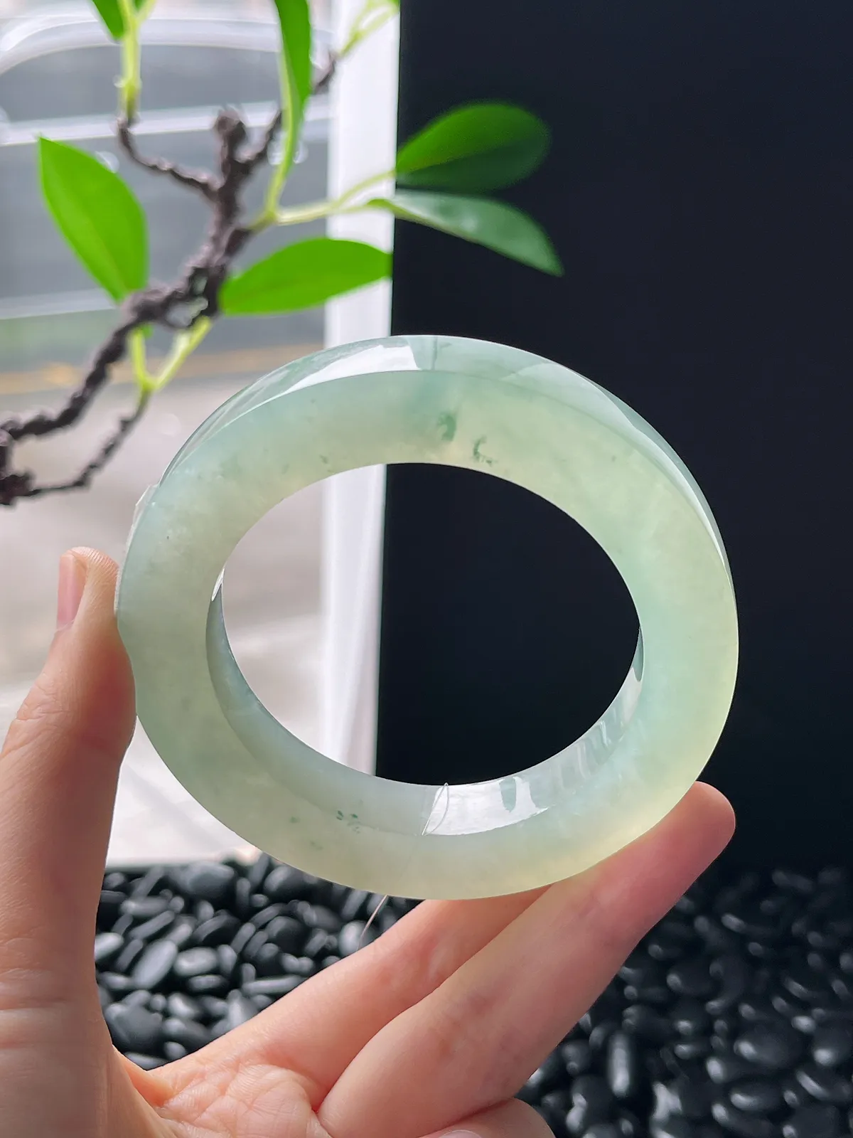 翡翠镯胚，⭕️正圈最大做61，圆条最大做57；最小做54.7。尺寸77-54.7-11.4-11.5