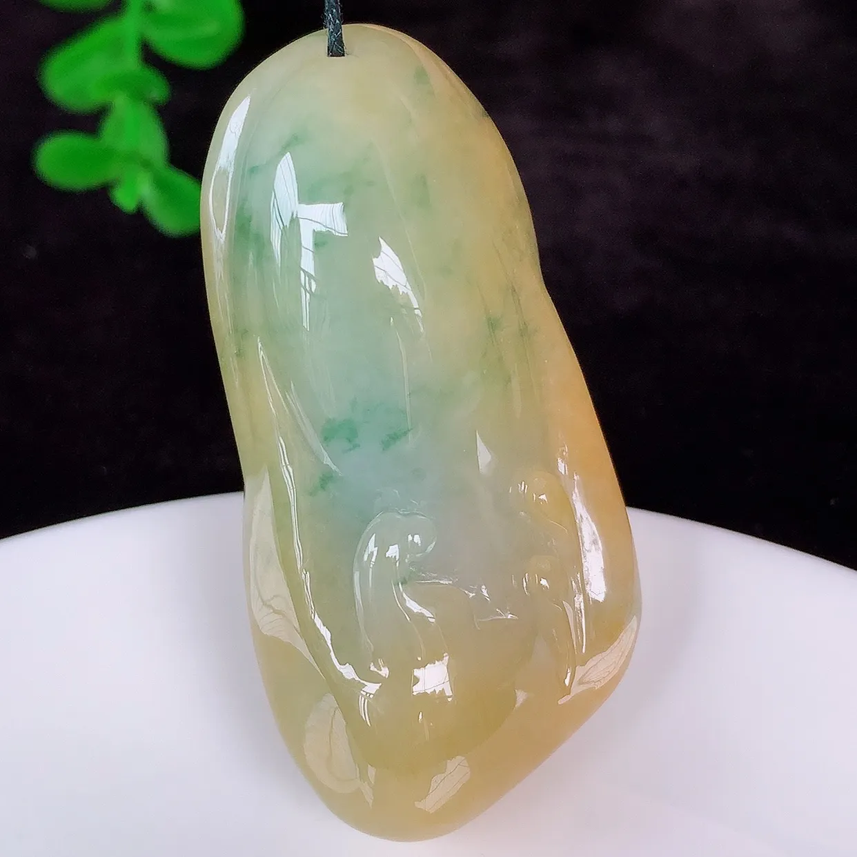 自然光实拍，厚装冰润冰糯种双彩黄加绿翡翠悟道吊坠，翡翠悟道寓意“祥和，安宁，吉祥，幸福”，佩戴效果优雅迷人，性价比超高！#60.17